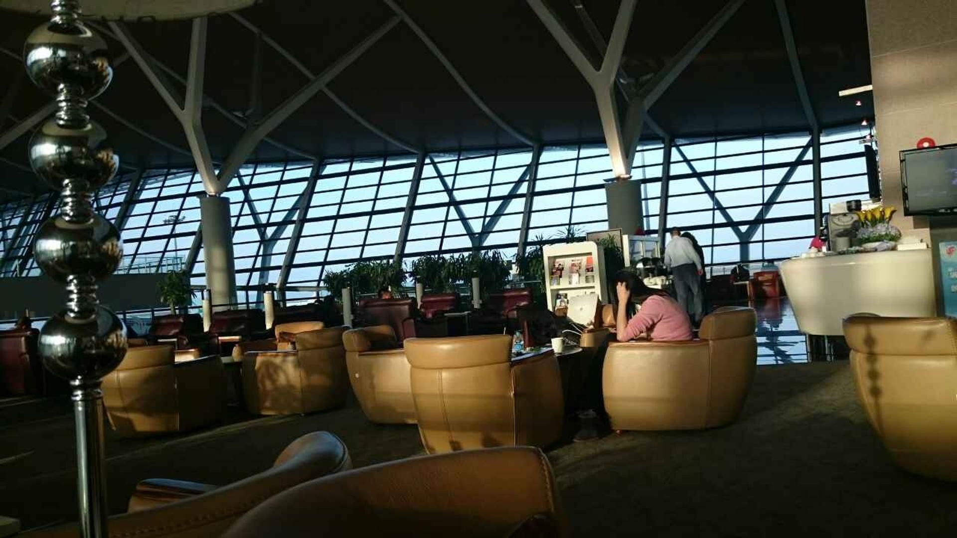 No. 90 Air China Domestic First & Business Class Lounge image 1 of 1