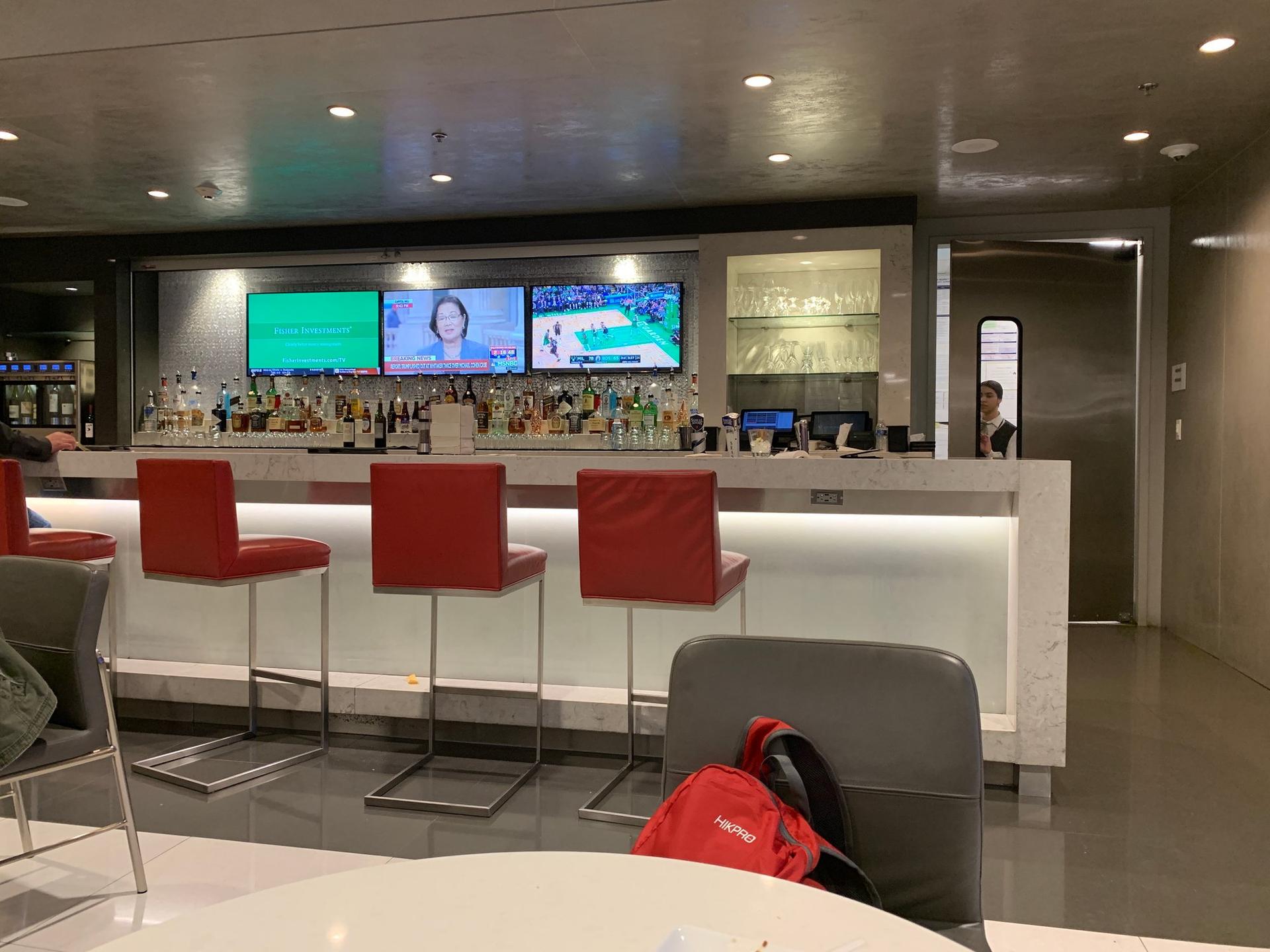 American Airlines Admirals Club (Gate D15) image 7 of 25