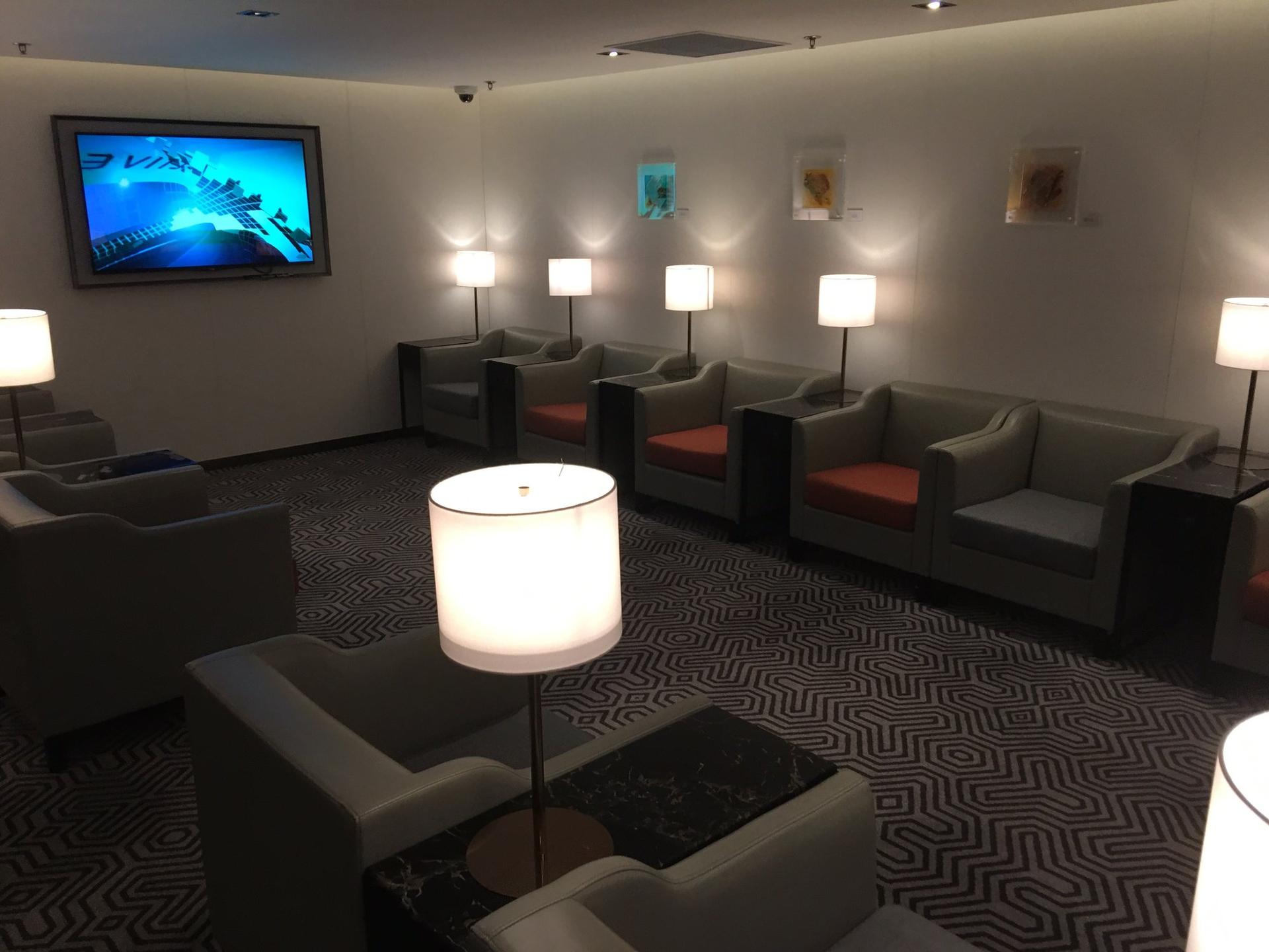 Singapore Airlines SilverKris Business Class Lounge image 24 of 68