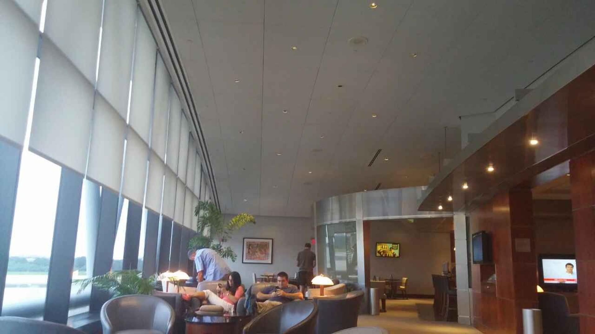 American Airlines Admirals Club image 11 of 20