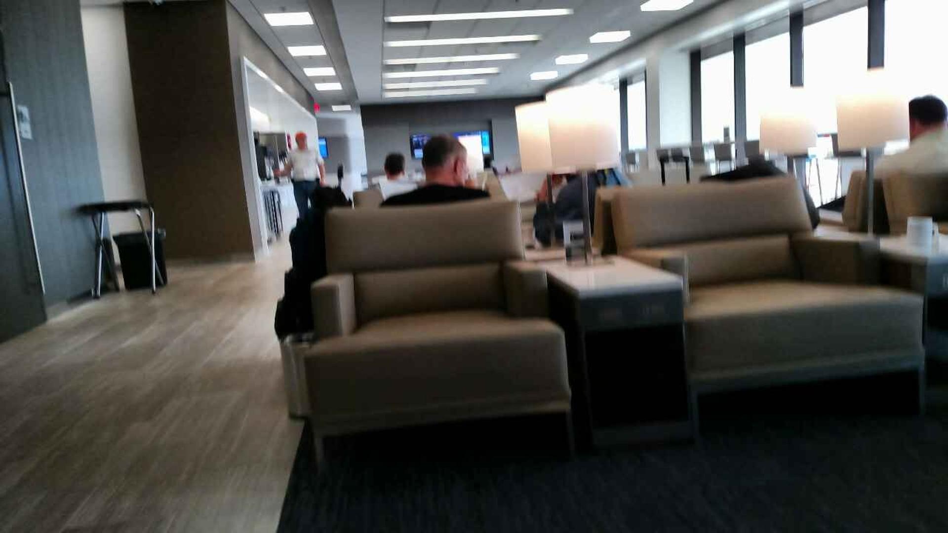 United Airlines United Club image 4 of 8