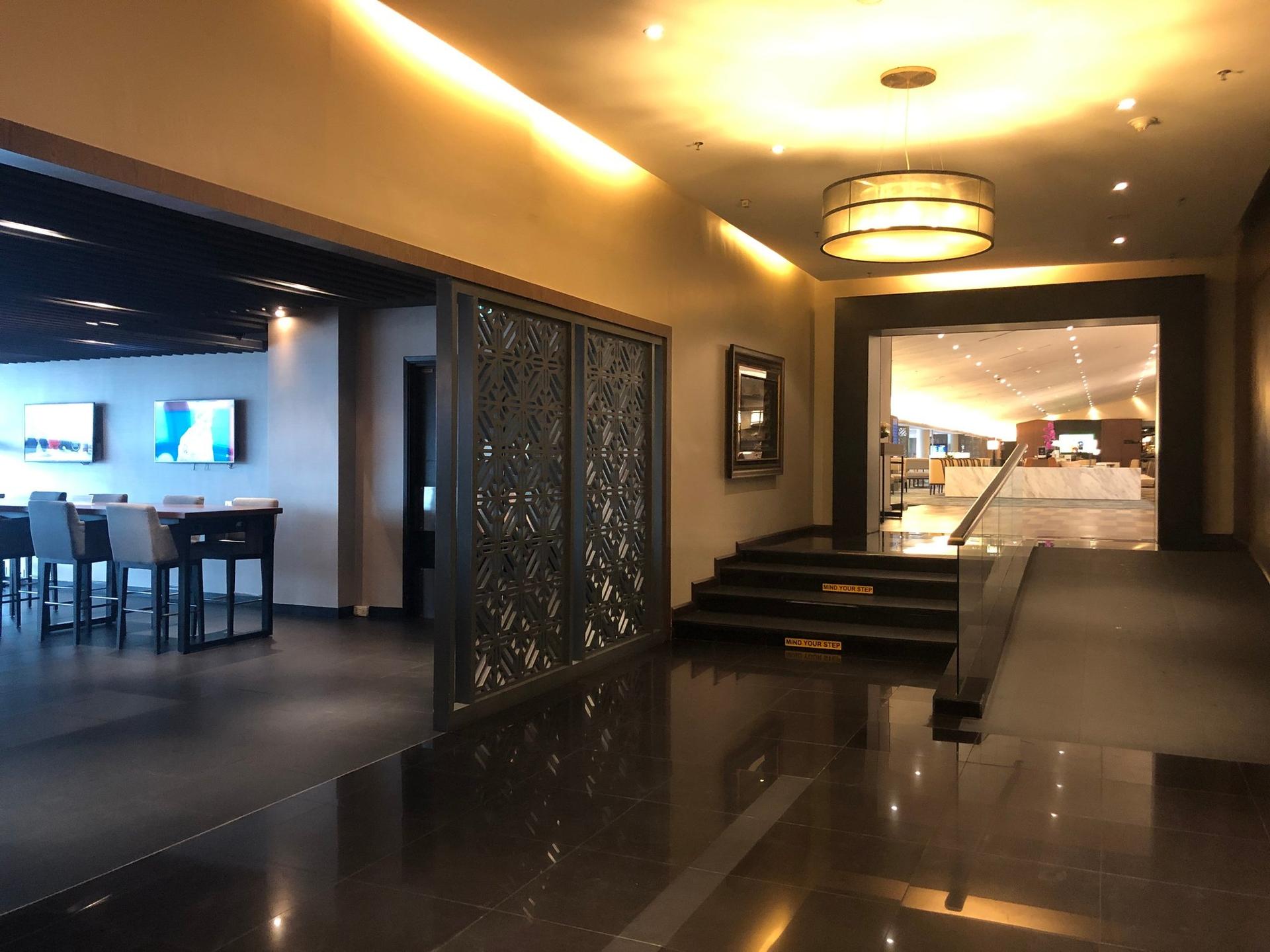 Malaysia Airlines Golden Business Class Lounge image 19 of 27