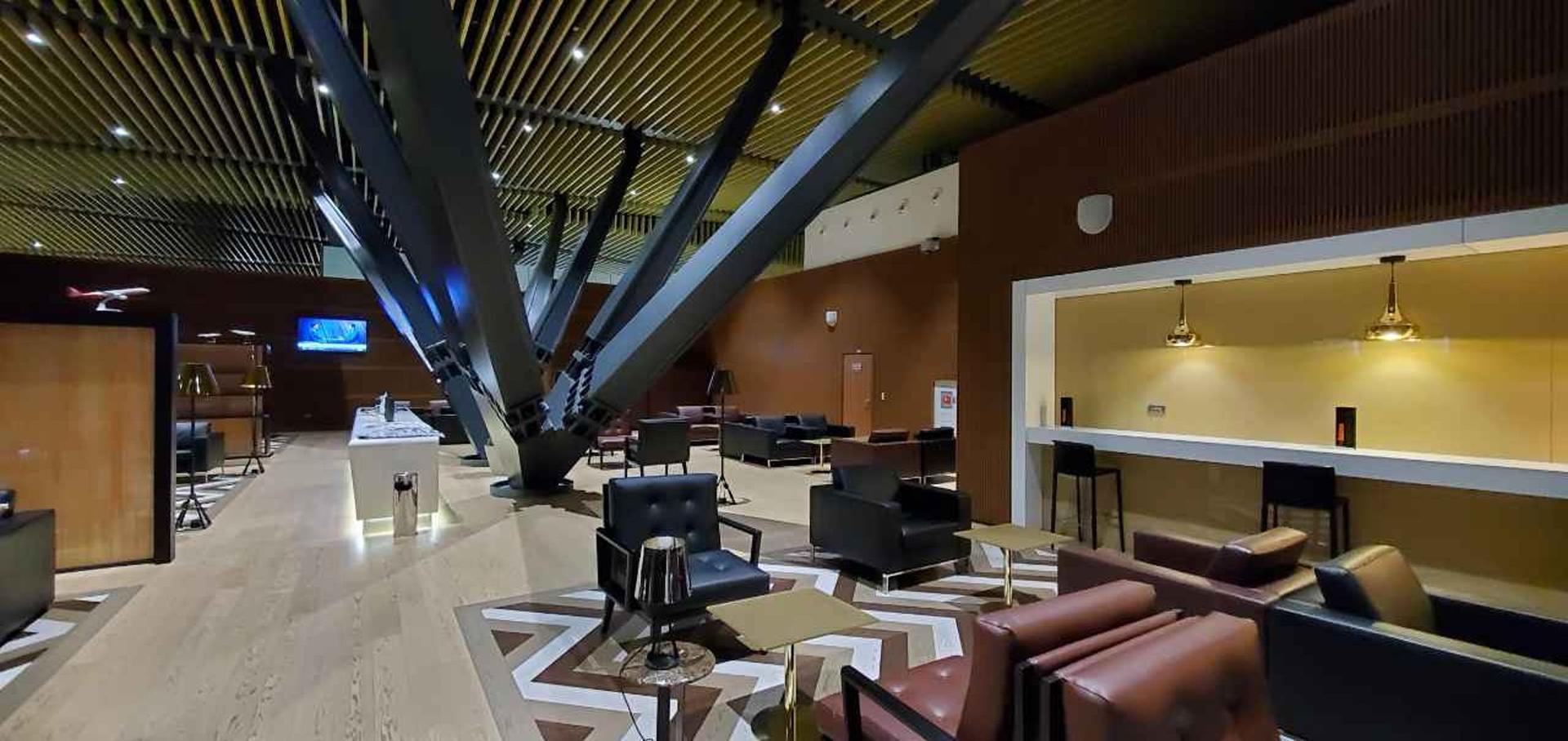 Business Class Lounge image 2 of 3