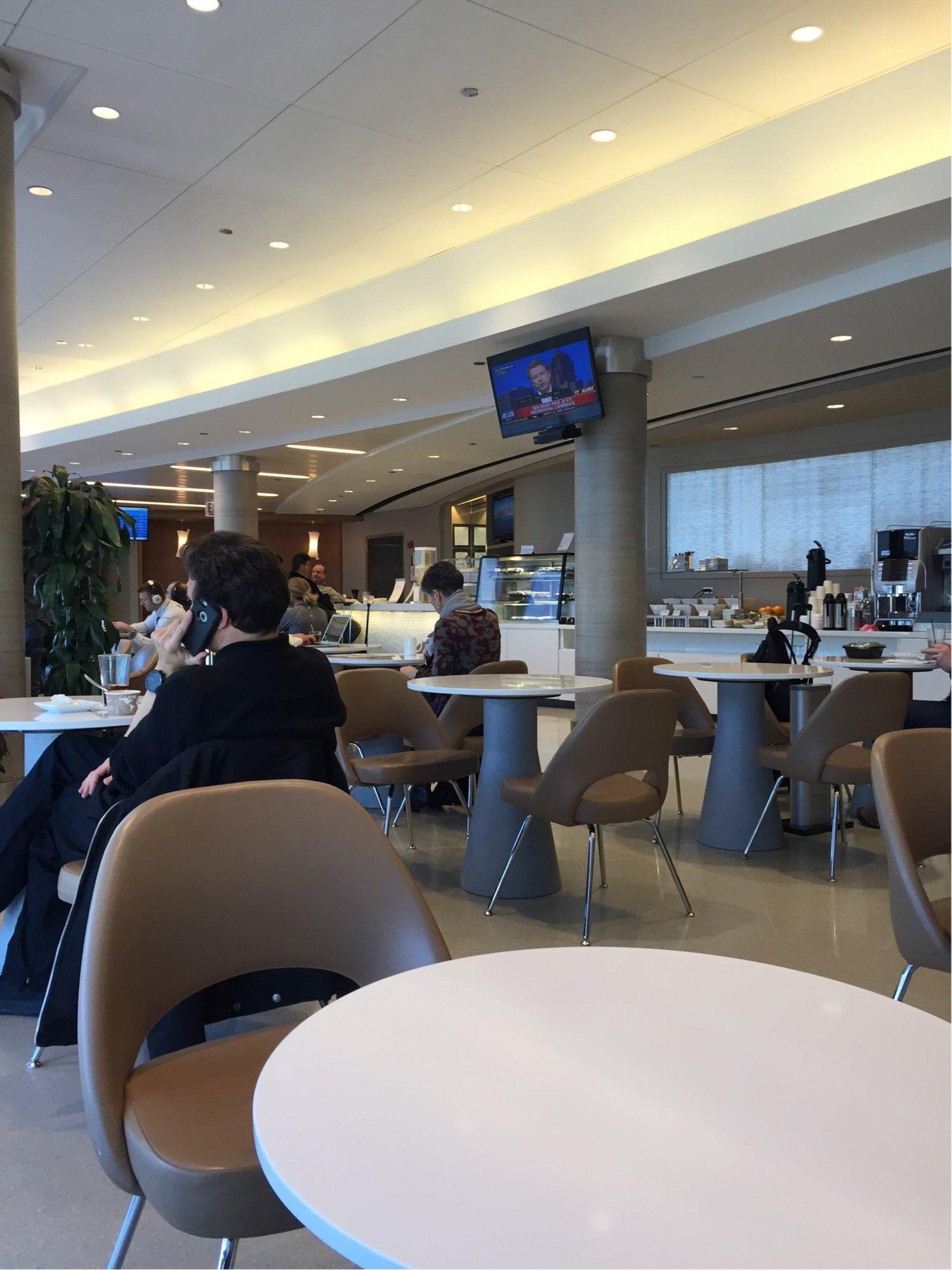 American Airlines Admirals Club image 41 of 50