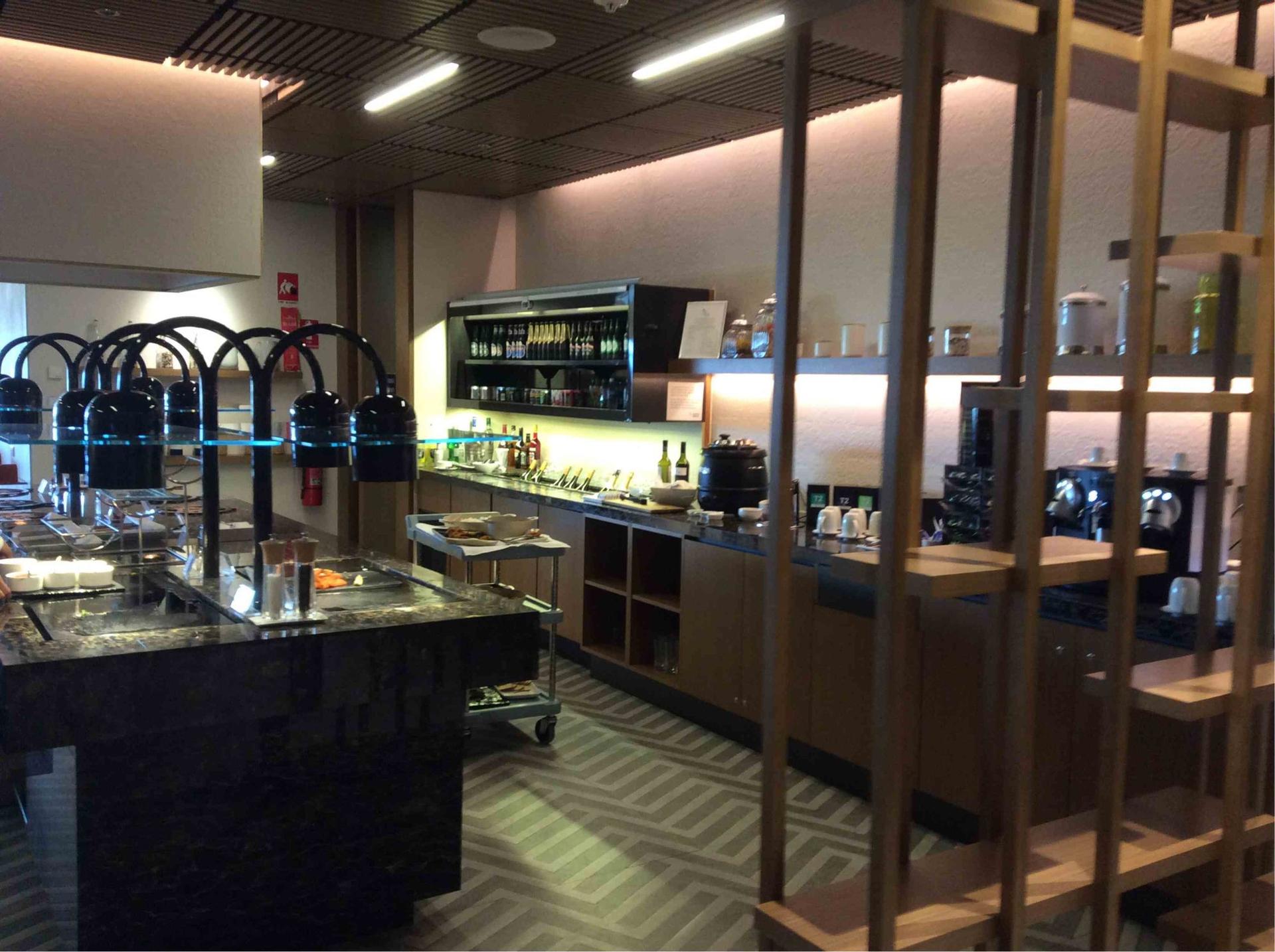 Singapore Airlines SilverKris Business Class Lounge image 11 of 20