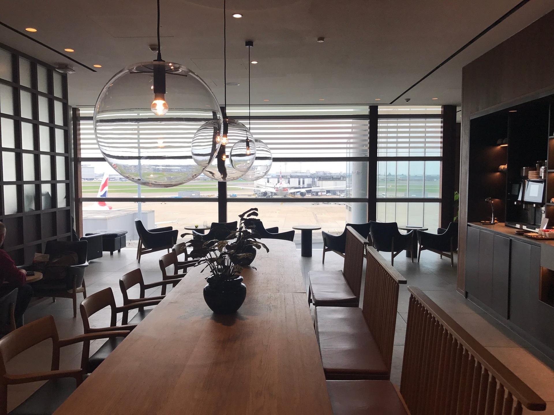 Cathay Pacific Business Class Lounge image 35 of 48