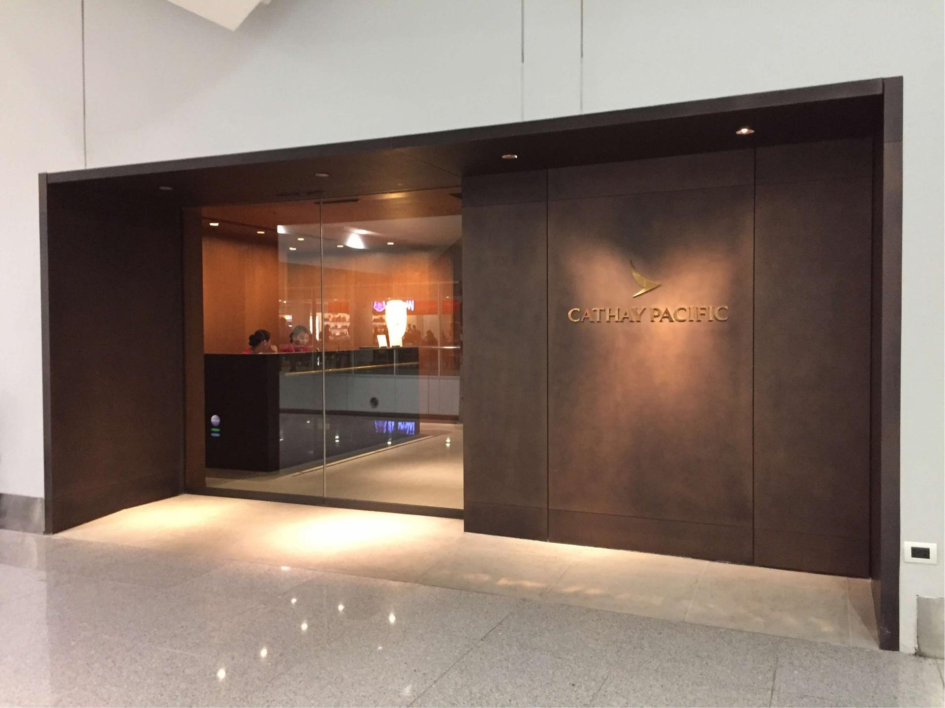 Cathay Pacific First and Business Class Lounge image 16 of 19