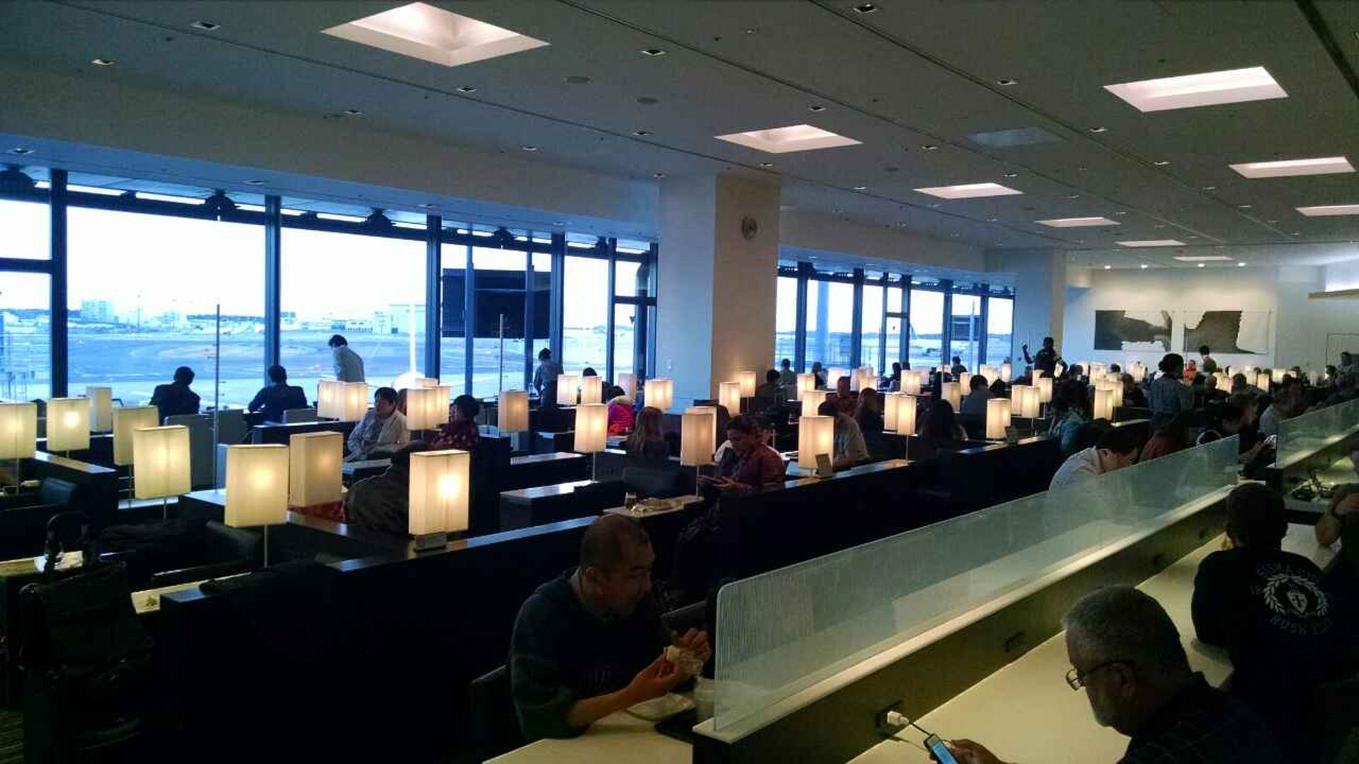 All Nippon Airways ANA Lounge image 27 of 39