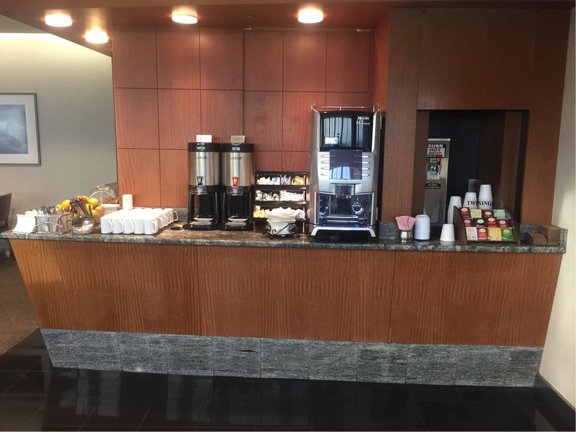 American Airlines Admirals Club image 31 of 48