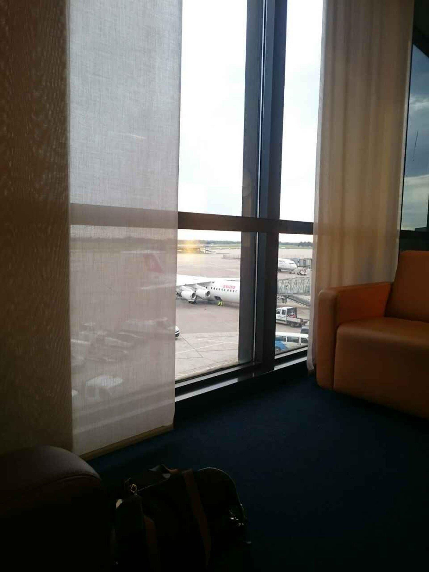 Lufthansa Senator Lounge image 5 of 6