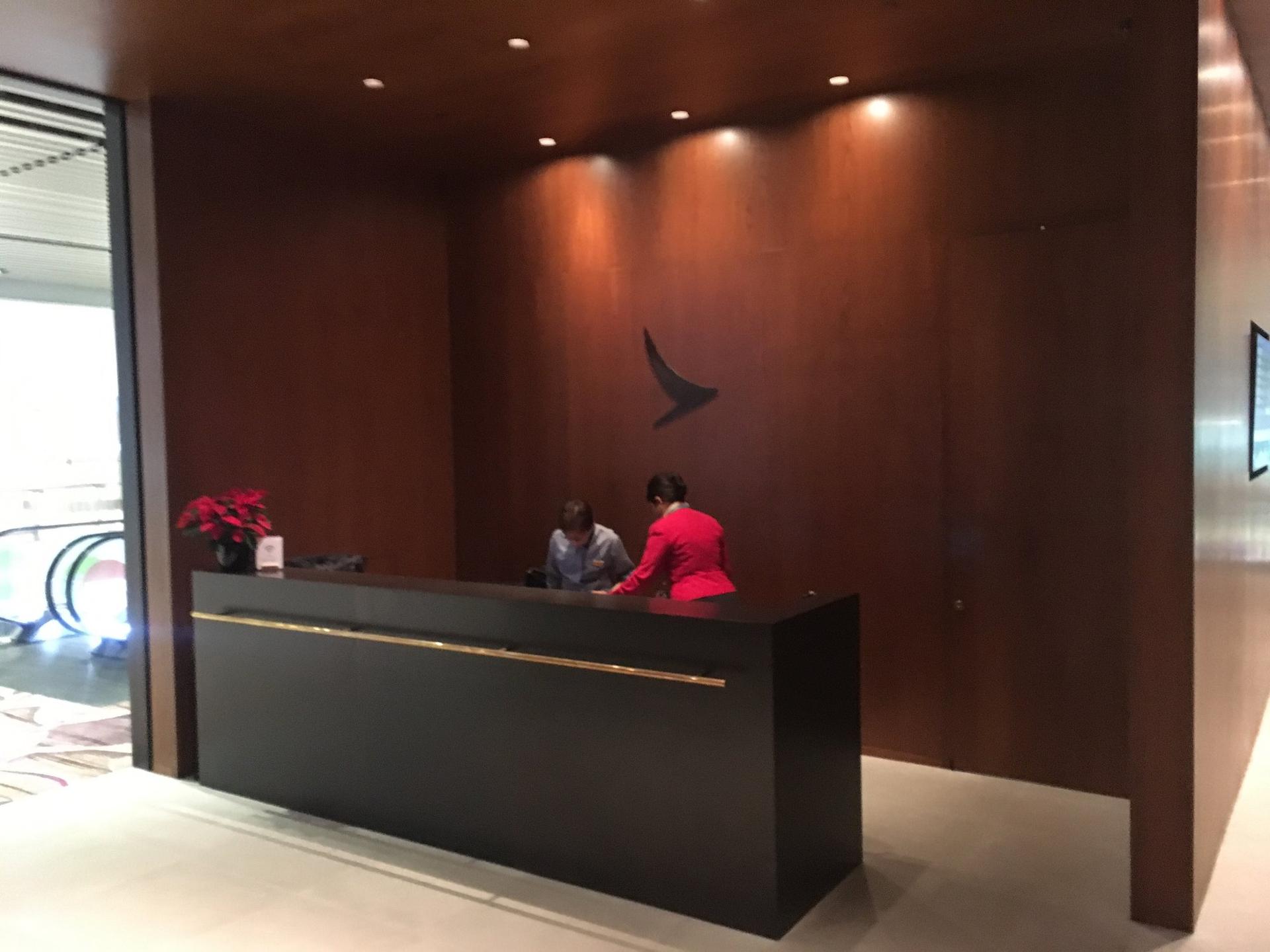 Cathay Pacific Lounge image 49 of 60
