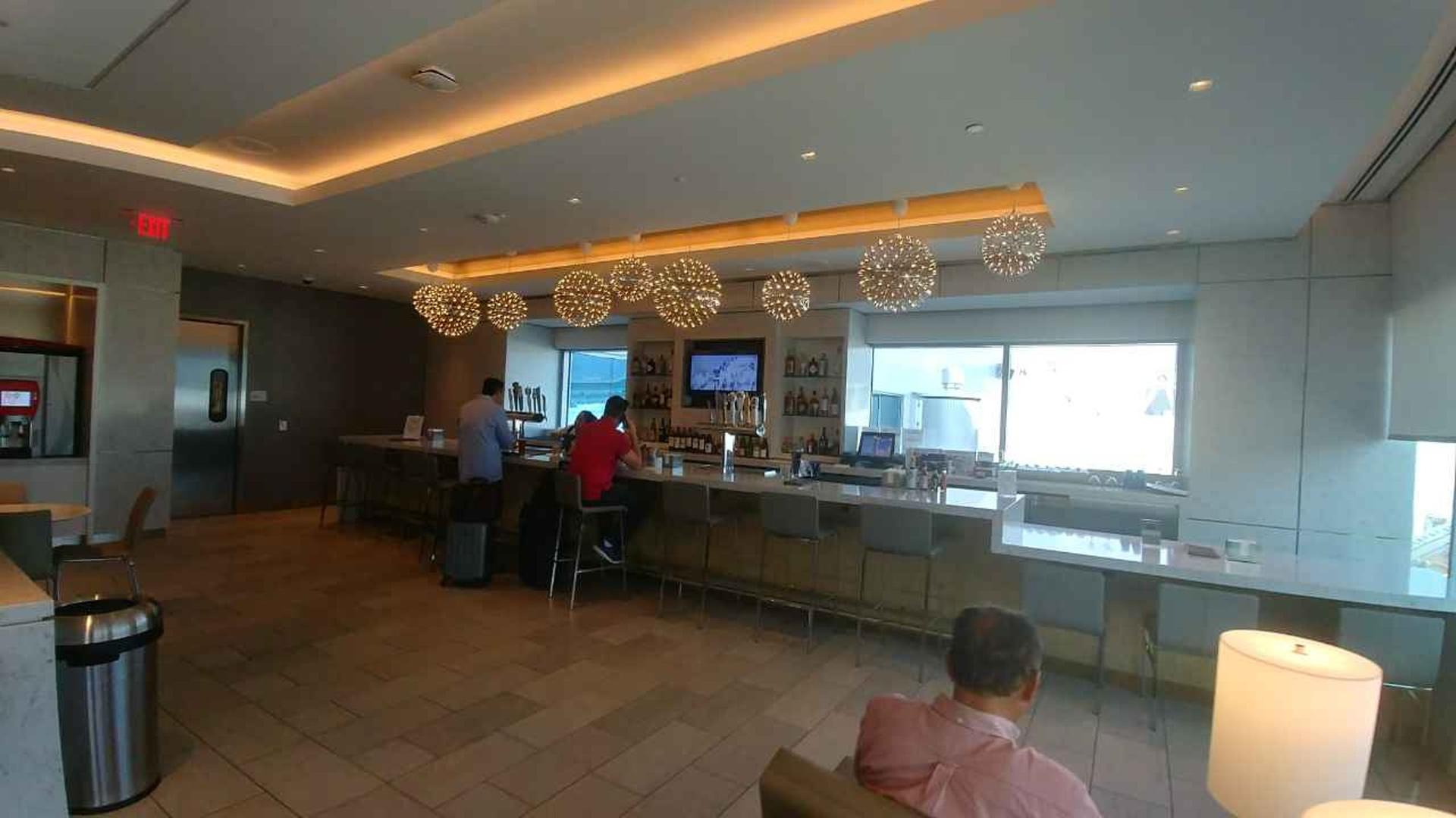 United Airlines United Club image 3 of 7