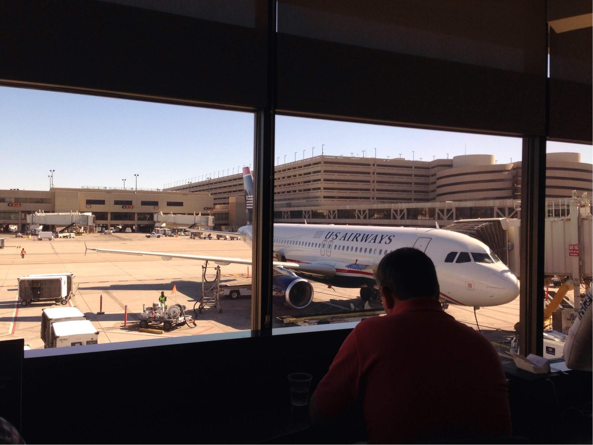 American Airlines Admirals Club (Gates A19-A21) image 10 of 16