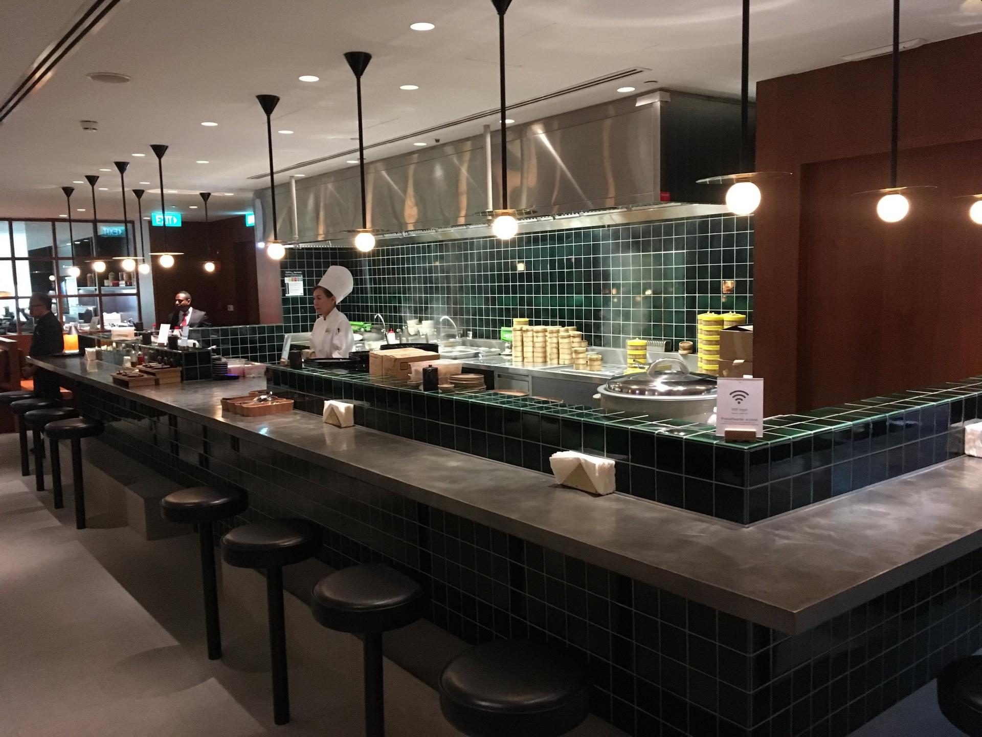 Cathay Pacific Lounge image 38 of 60