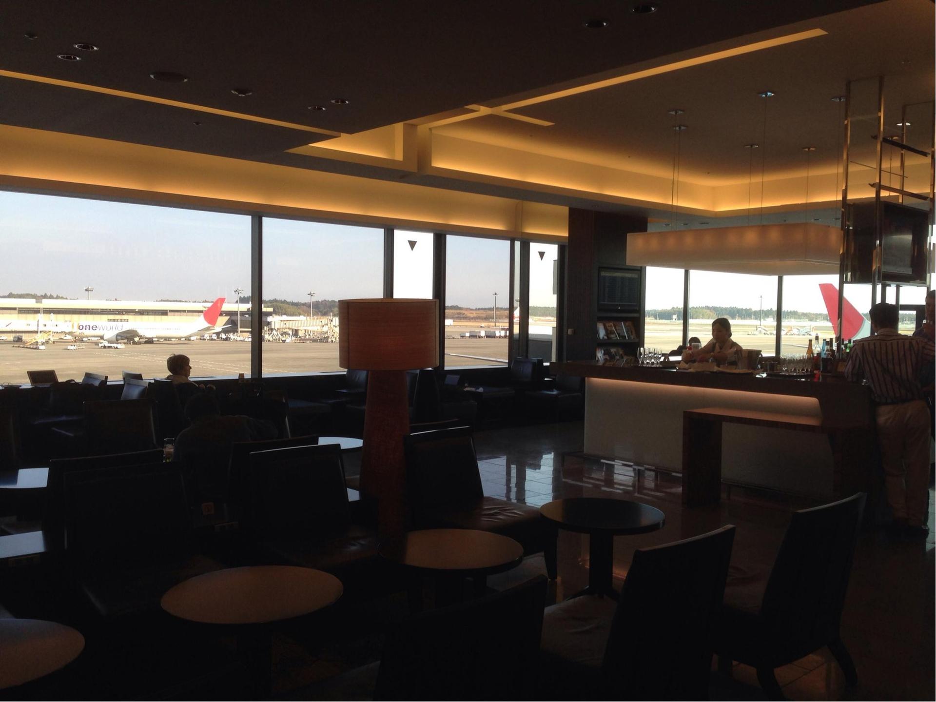 Japan Airlines JAL First Class Lounge image 17 of 50