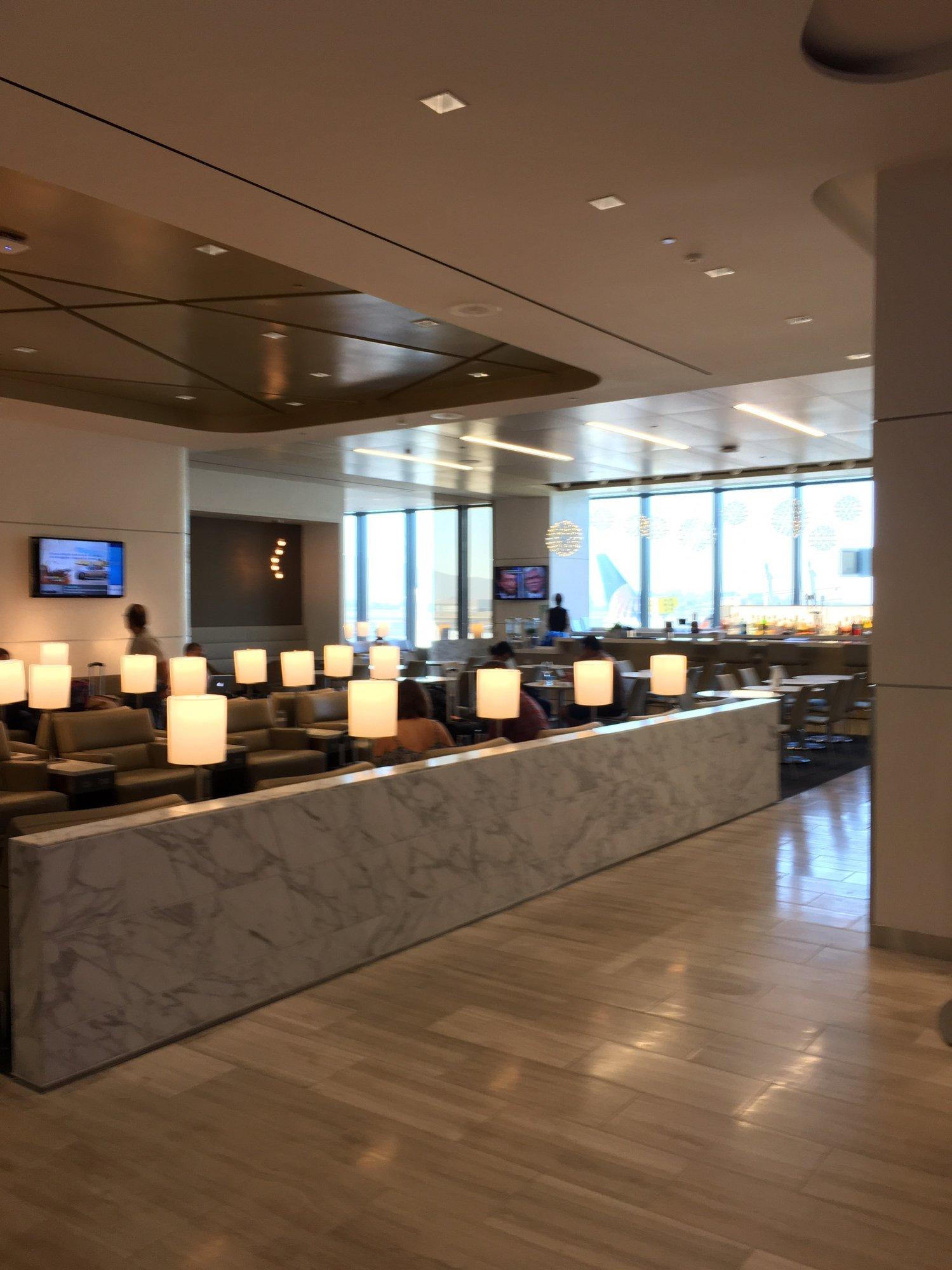 United Airlines United Club image 34 of 43