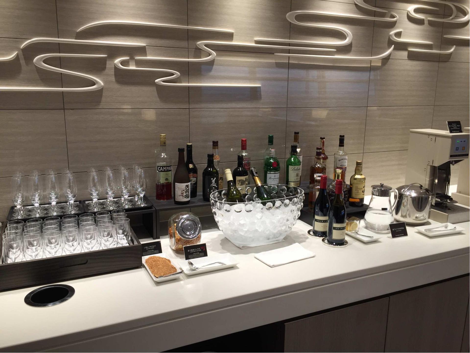 Japan Airlines JAL First Class Lounge image 10 of 43