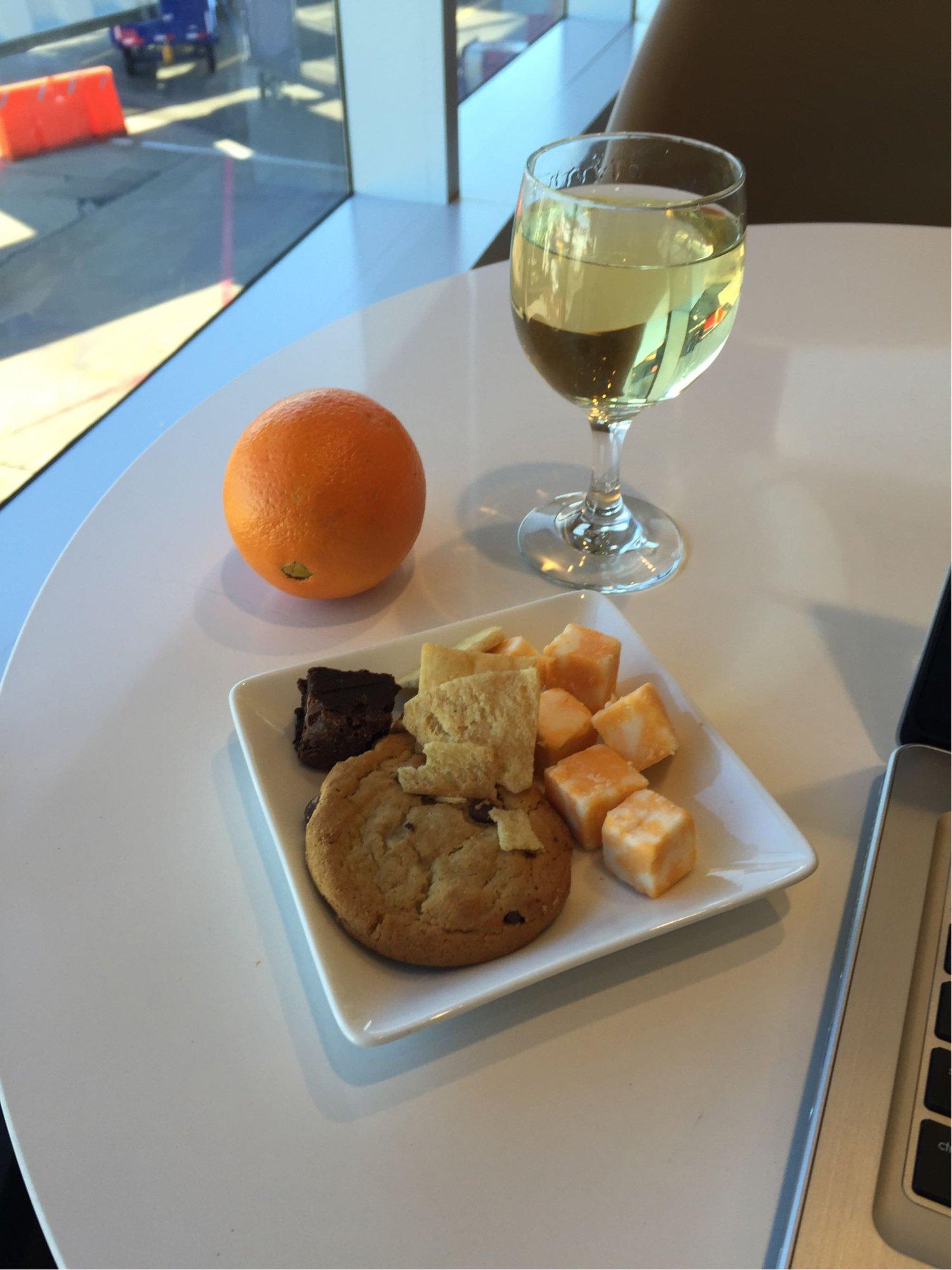 American Airlines Admirals Club image 38 of 50