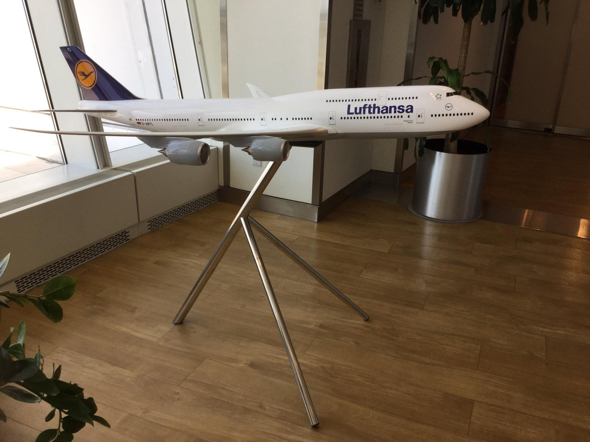 Lufthansa Business Lounge image 19 of 39