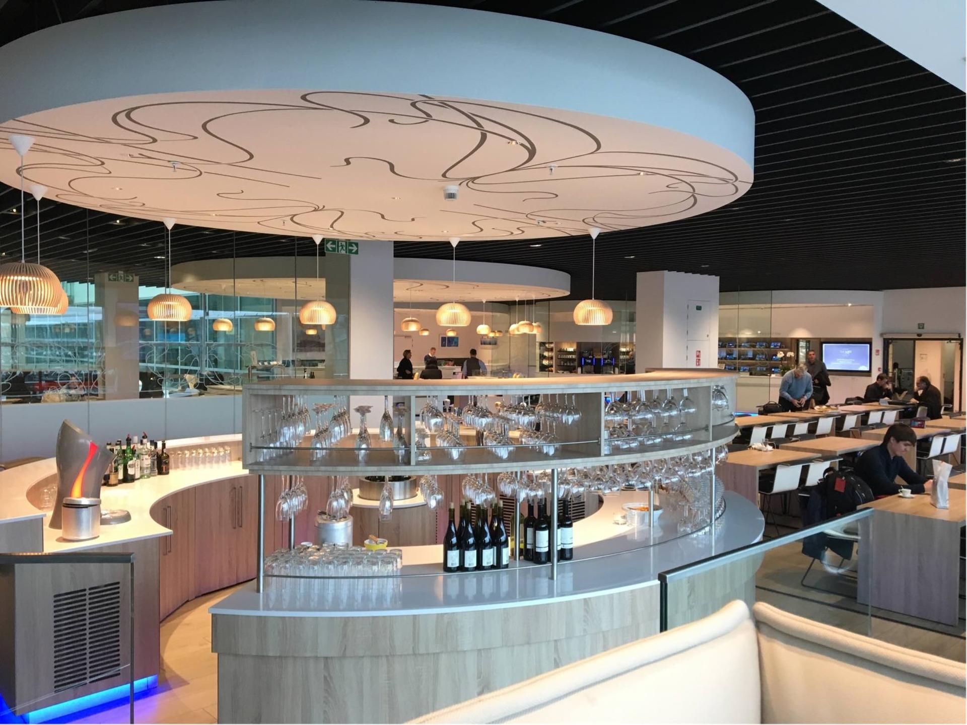 The Loft by Brussels Airlines and Lounge by Lexus image 9 of 23
