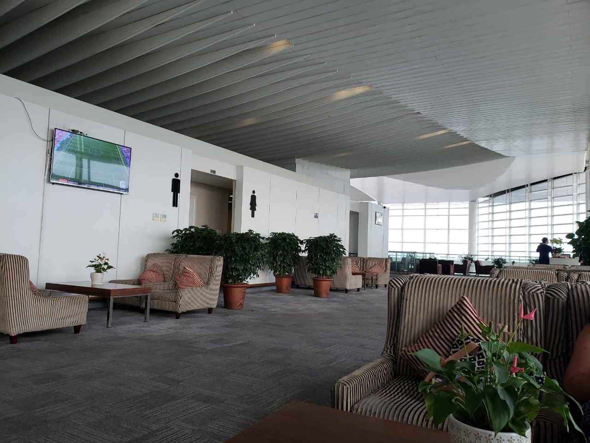 Hangzhou Xiaoshan Airport First Class Lounge image 7 of 8