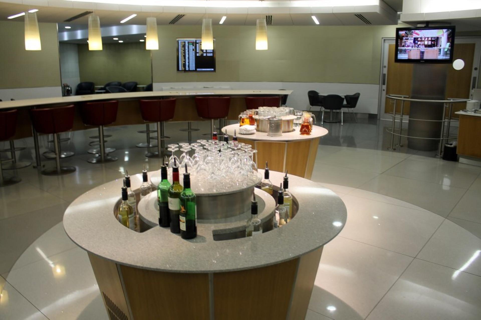 American Airlines Admirals Club image 28 of 38