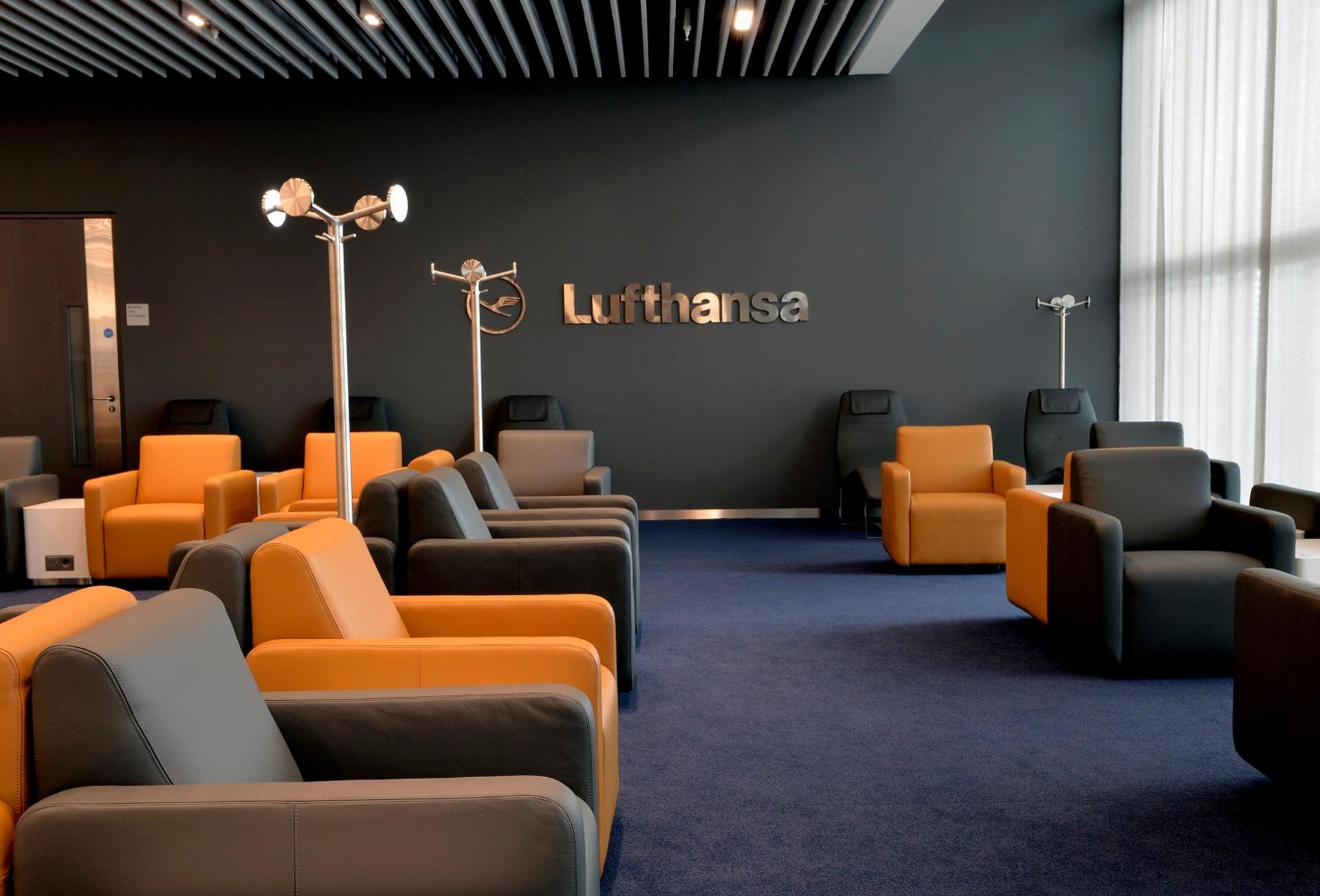 Lufthansa Business Lounge image 19 of 19