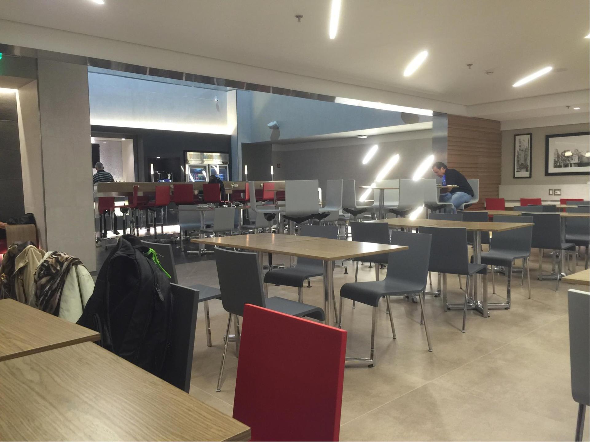 American Airlines Admirals Club image 16 of 30