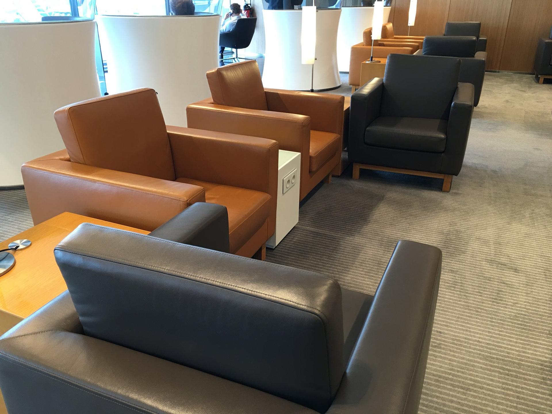 Cathay Pacific First and Business Class Lounge  image 28 of 29