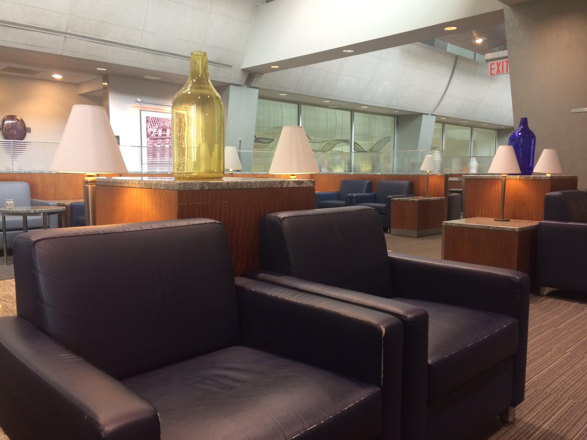 American Airlines Admirals Club image 44 of 48