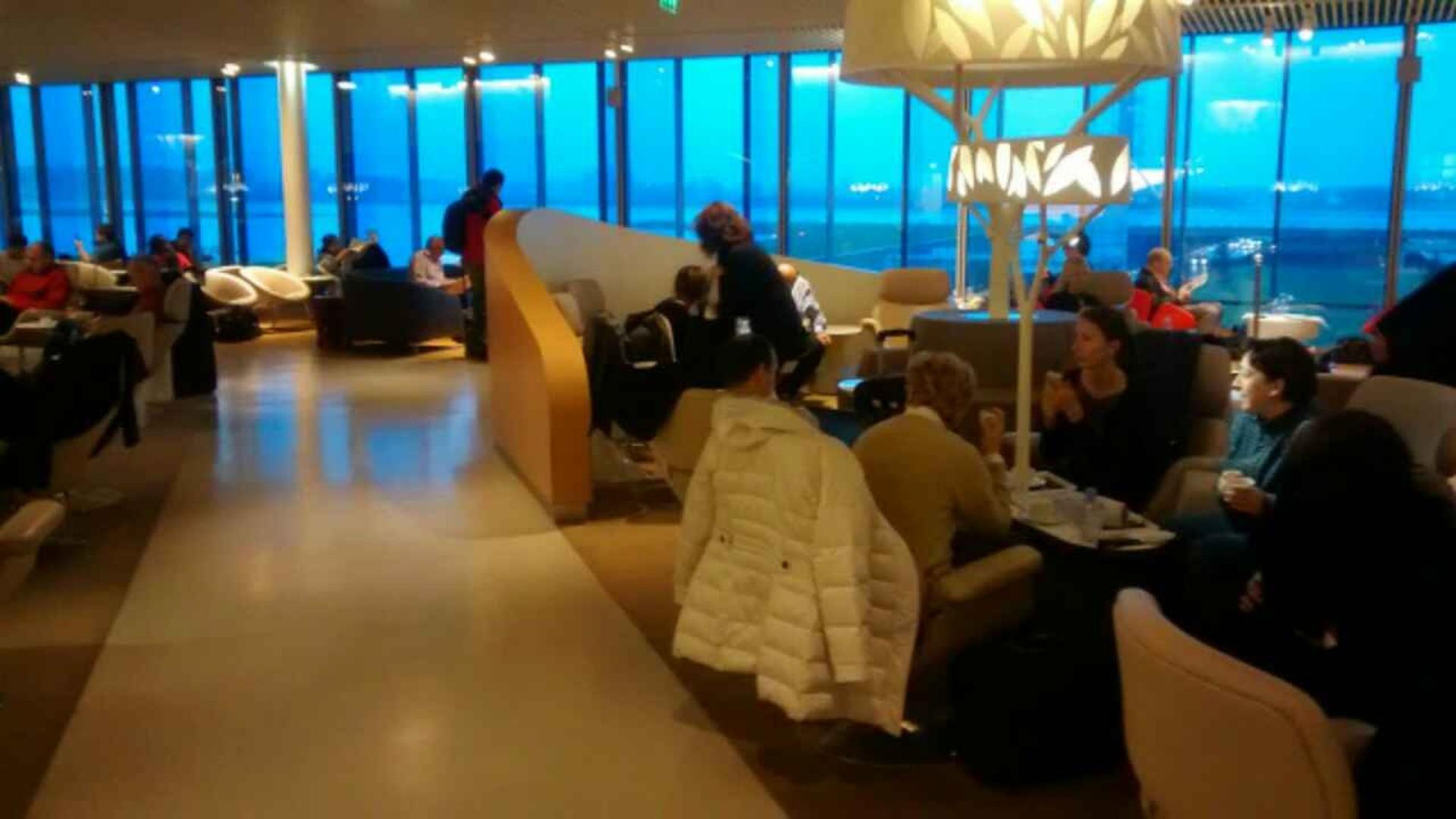 Air France Lounge (Concourse M) image 5 of 17