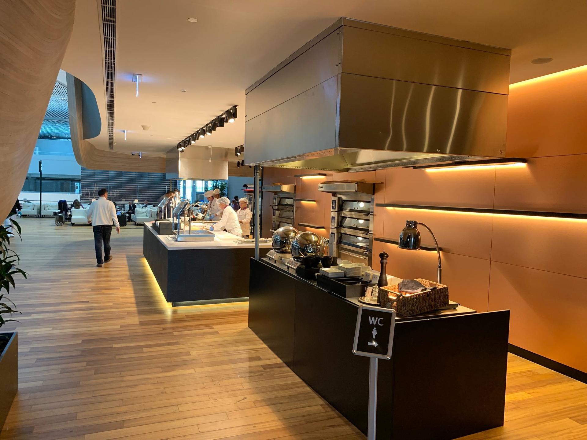 Turkish Airlines Business Lounge image 5 of 8