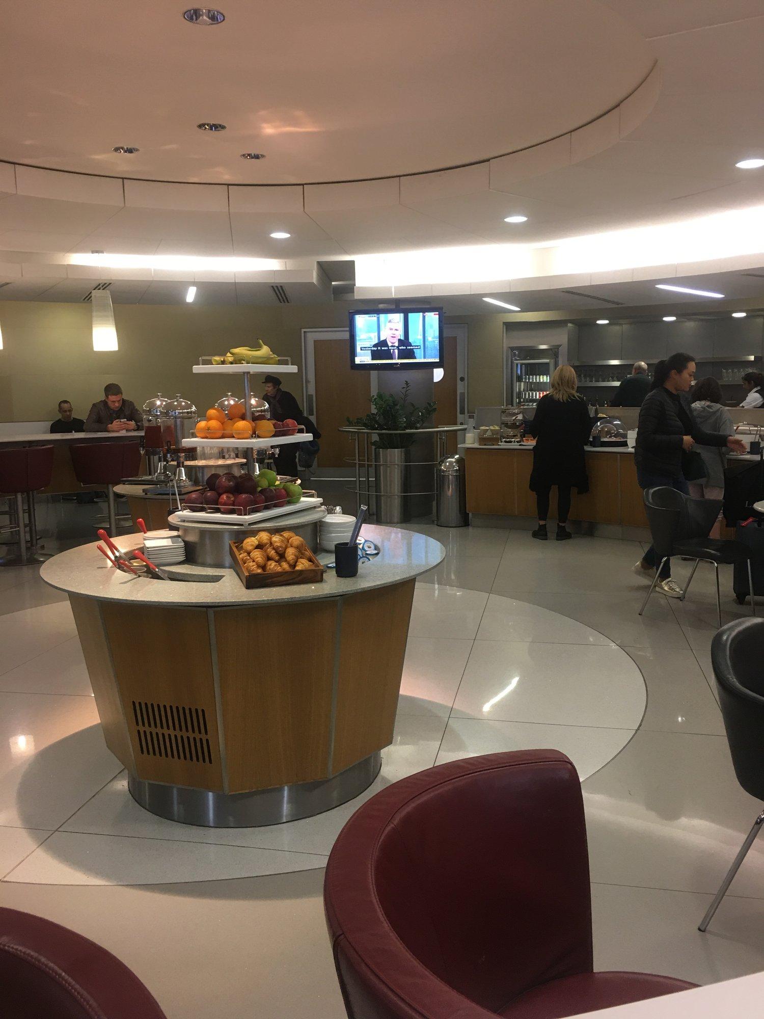 American Airlines Admirals Club image 36 of 38