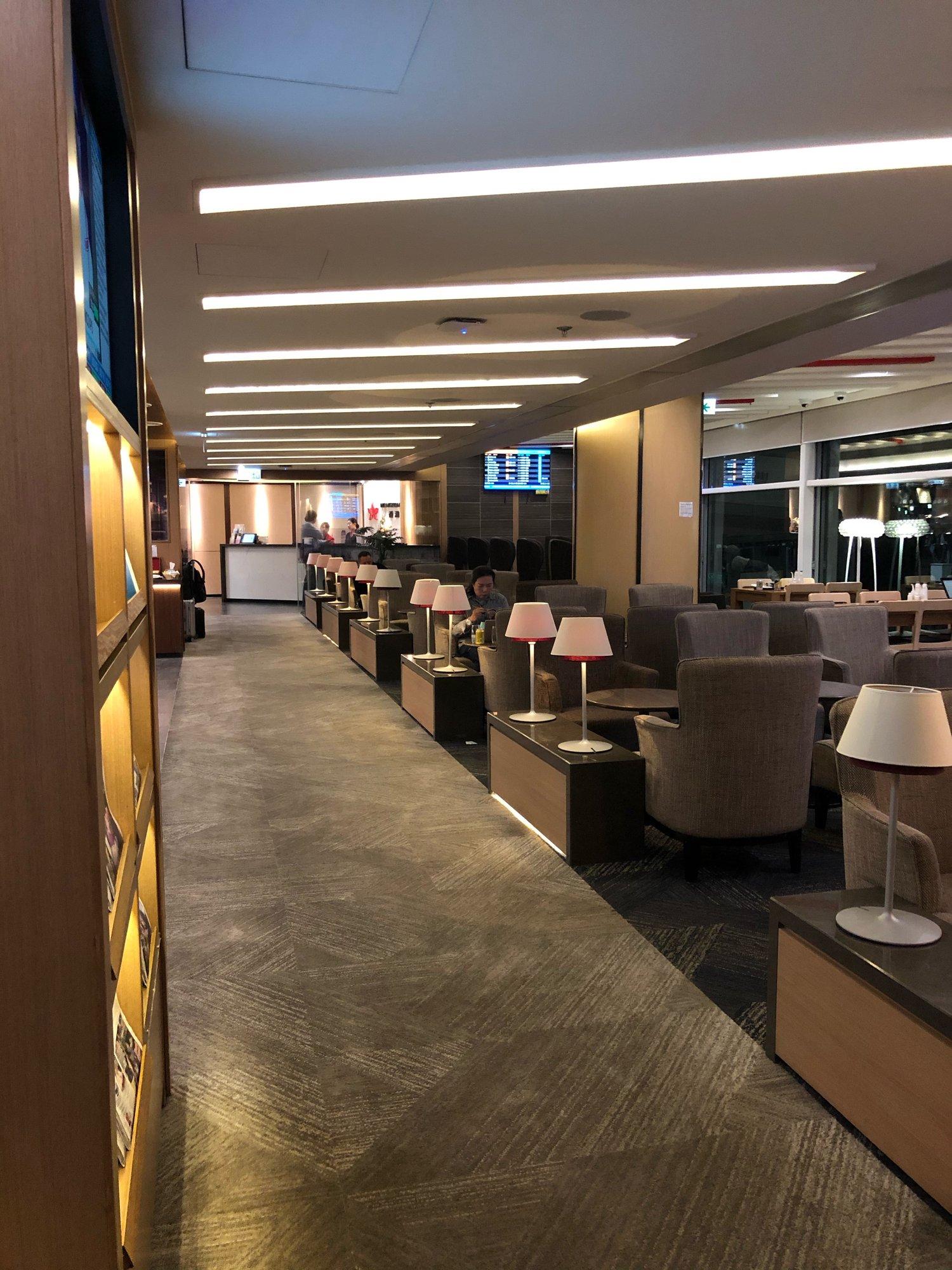 Hong Kong Airlines VIP Lounge (Club Bauhinia) image 36 of 40