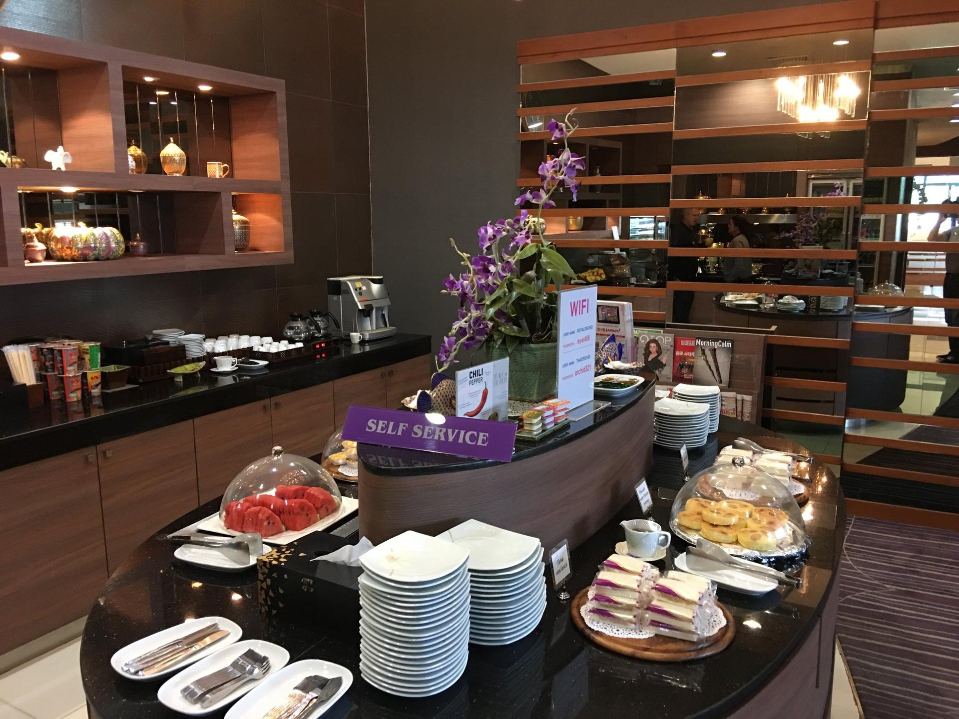 Thai Airways Royal Orchid Lounge image 1 of 3