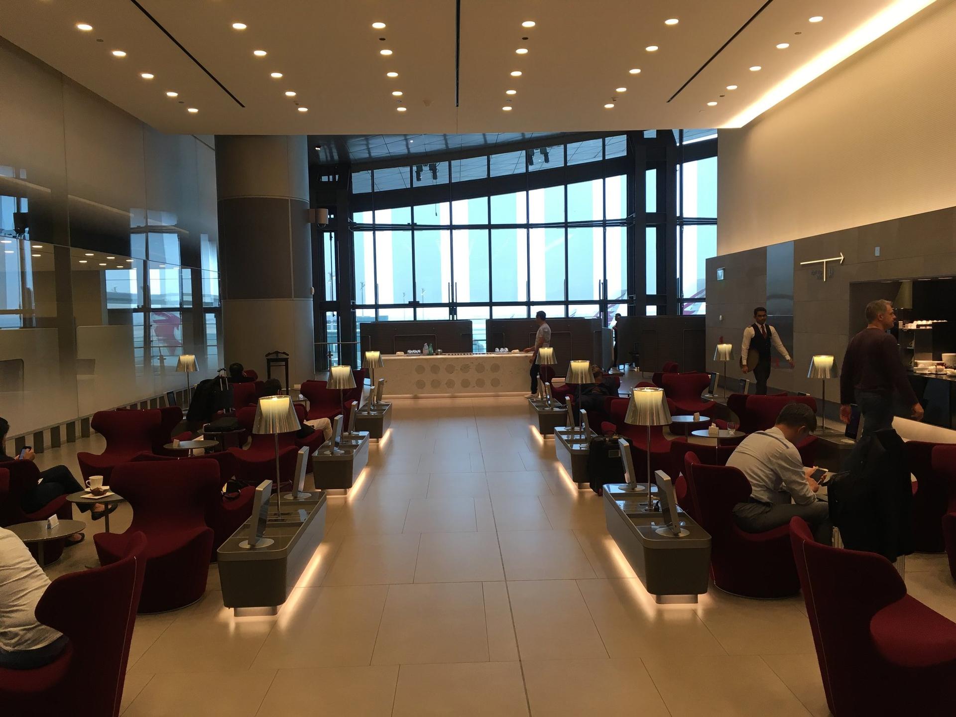 Qatar Airways Al Mourjan Business Class Lounge image 65 of 100