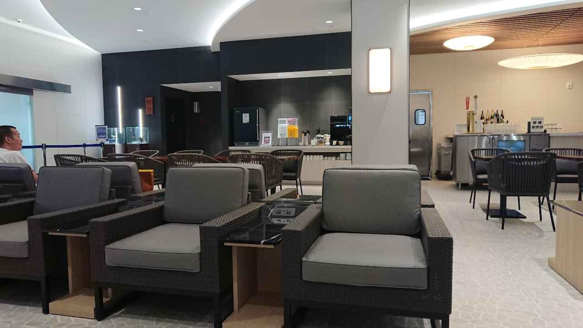 All Nippon Airways ANA Suite Lounge image 2 of 6