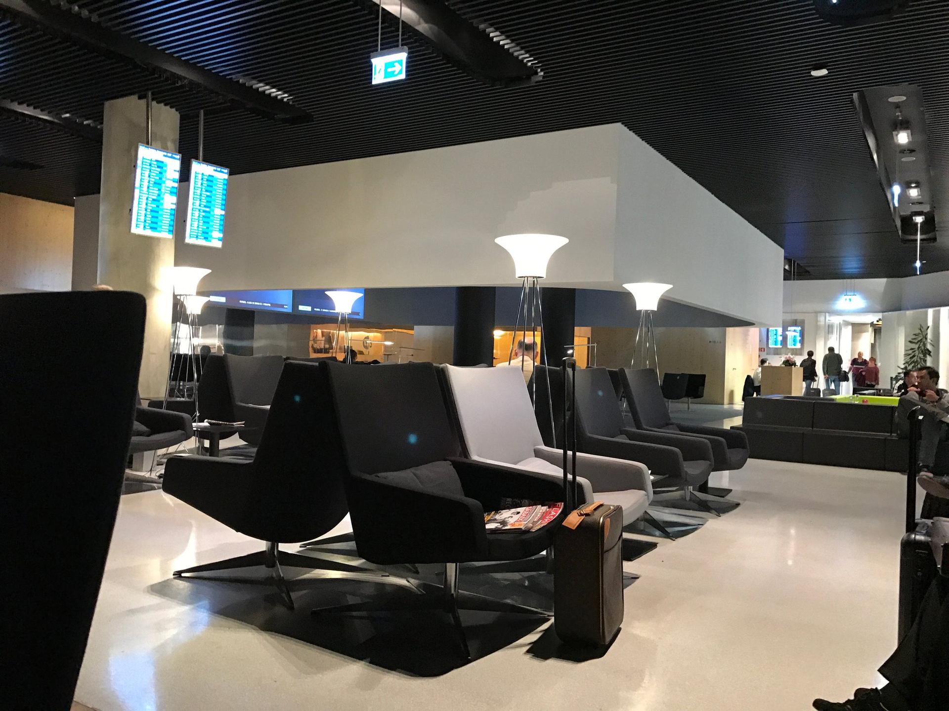 ANA Airport Lounge image 18 of 49