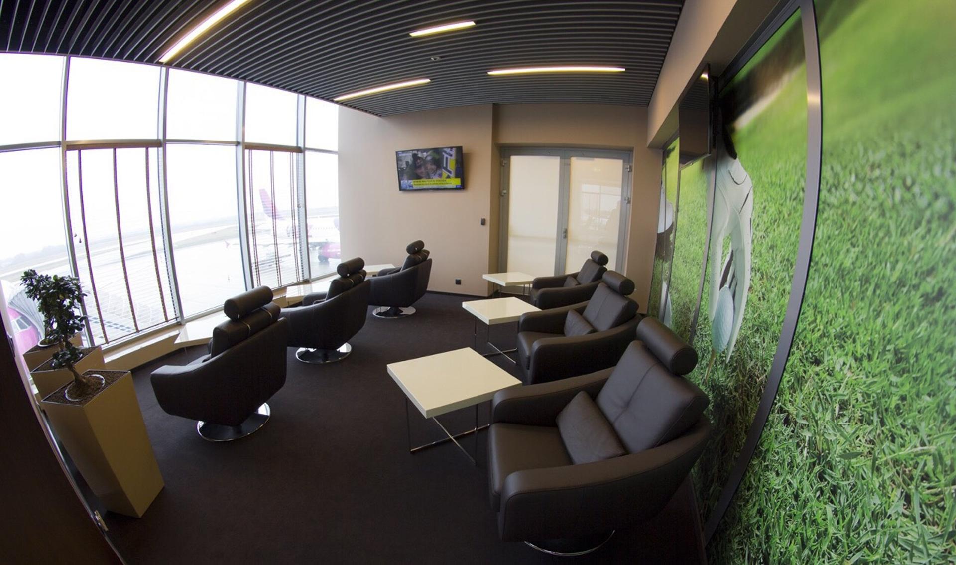 Business Lounge image 12 of 22