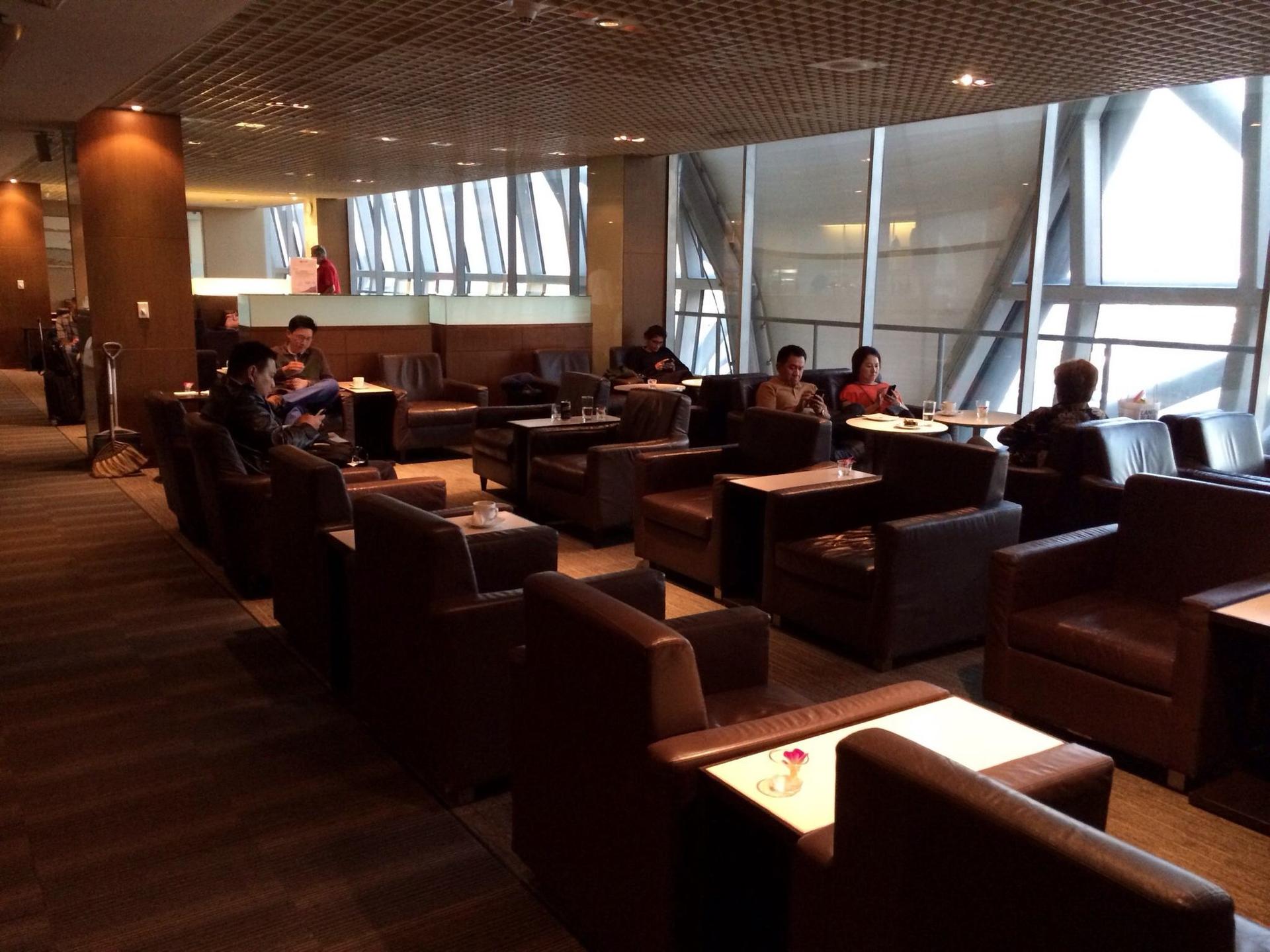 Thai Airways Royal Orchid Lounge image 9 of 15