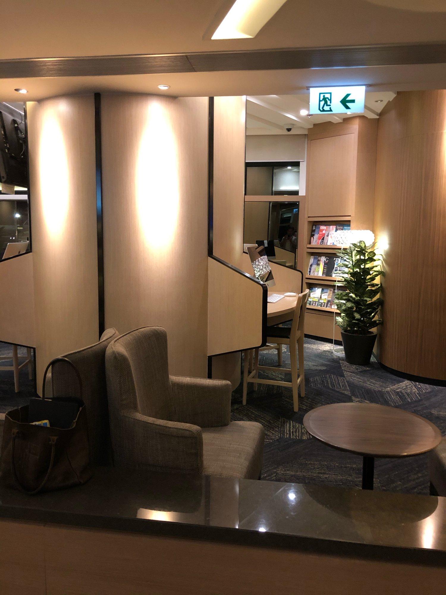 Hong Kong Airlines VIP Lounge (Club Bauhinia) image 39 of 40
