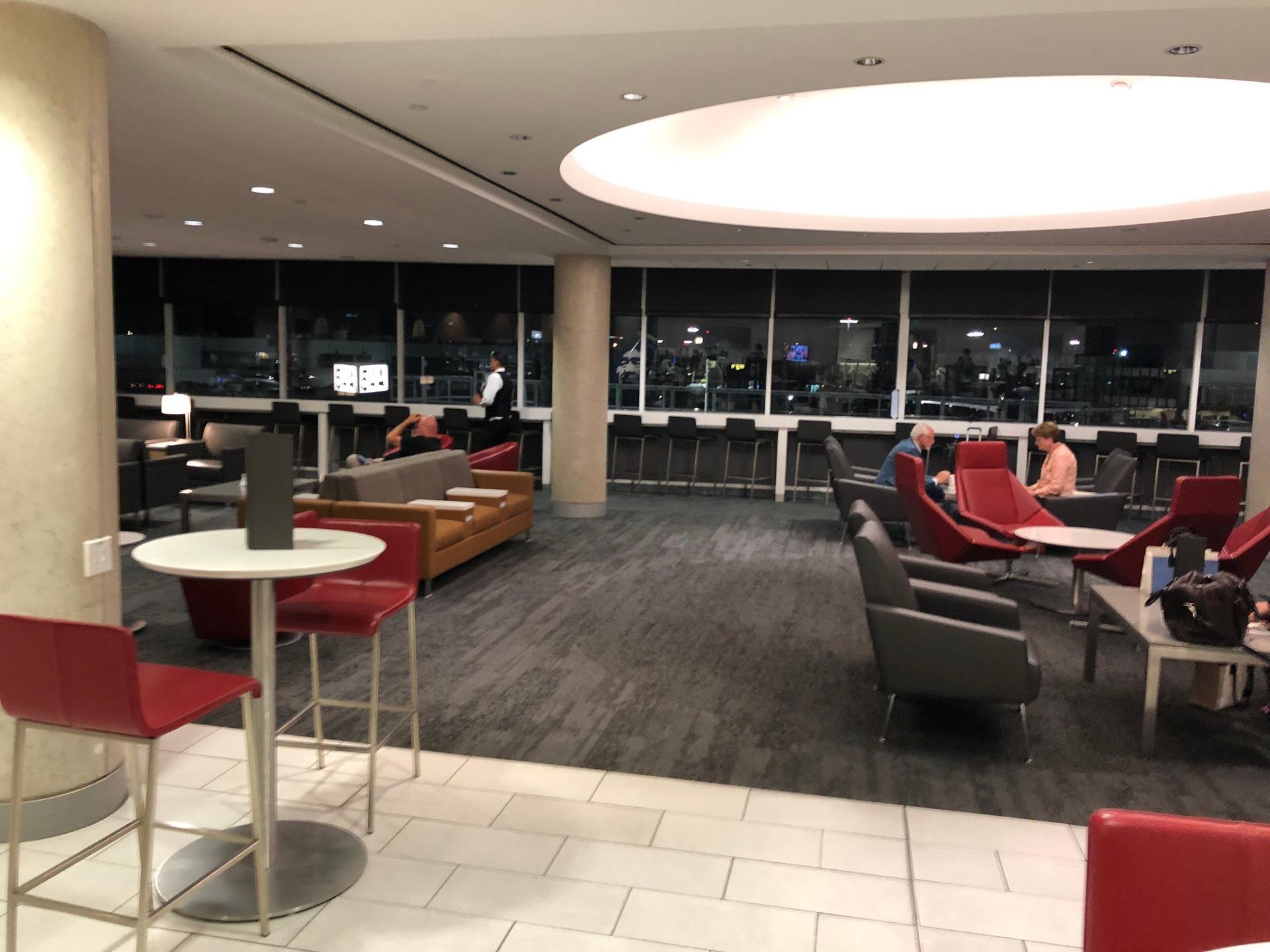 American Airlines Admirals Club image 34 of 38