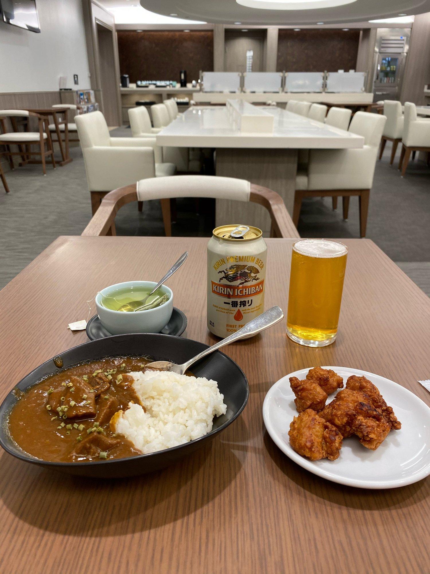 Japan Airlines JAL Sakura Lounge / American Airlines Admirals Club image 1 of 11