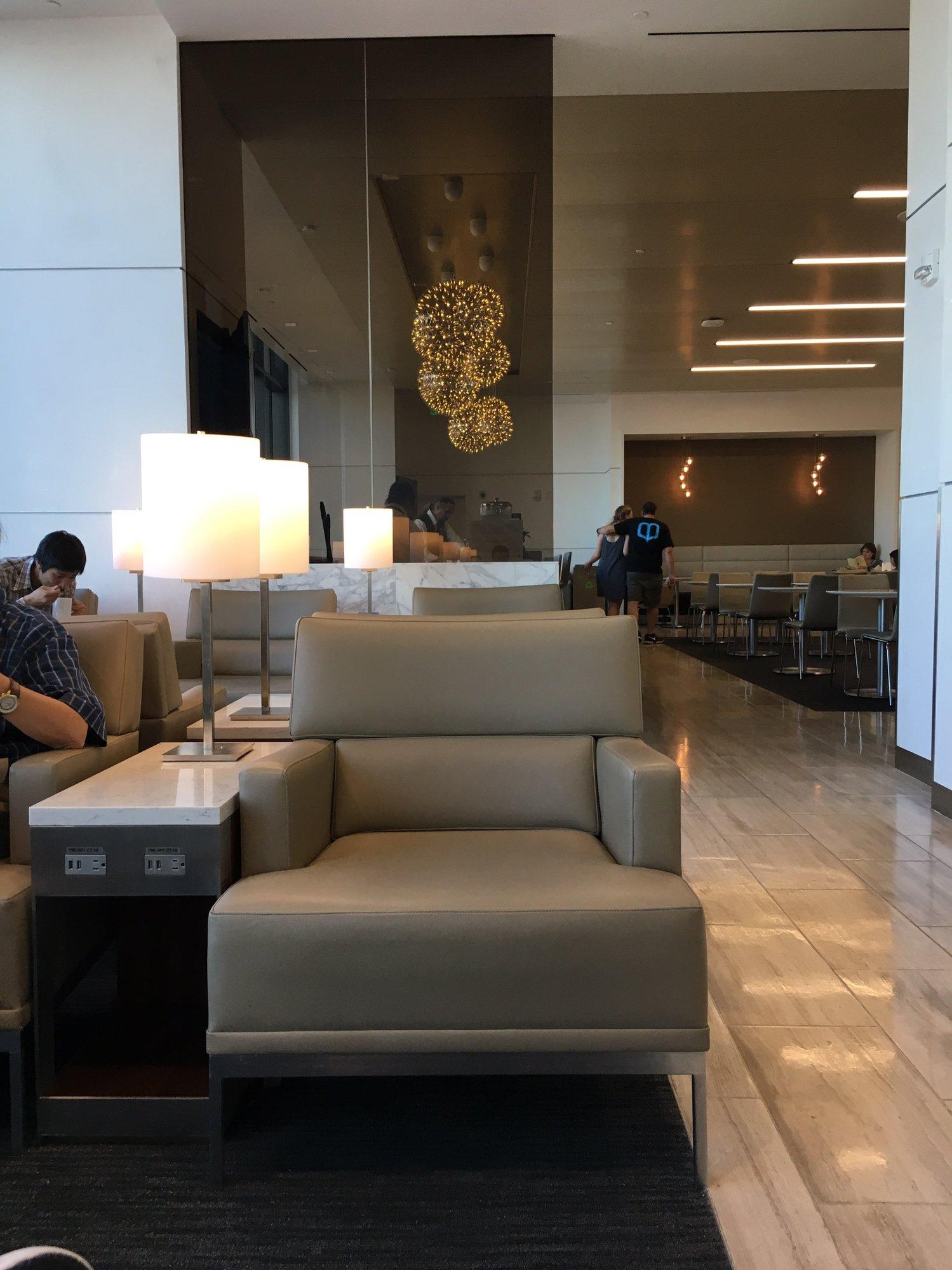 United Airlines United Club image 36 of 43