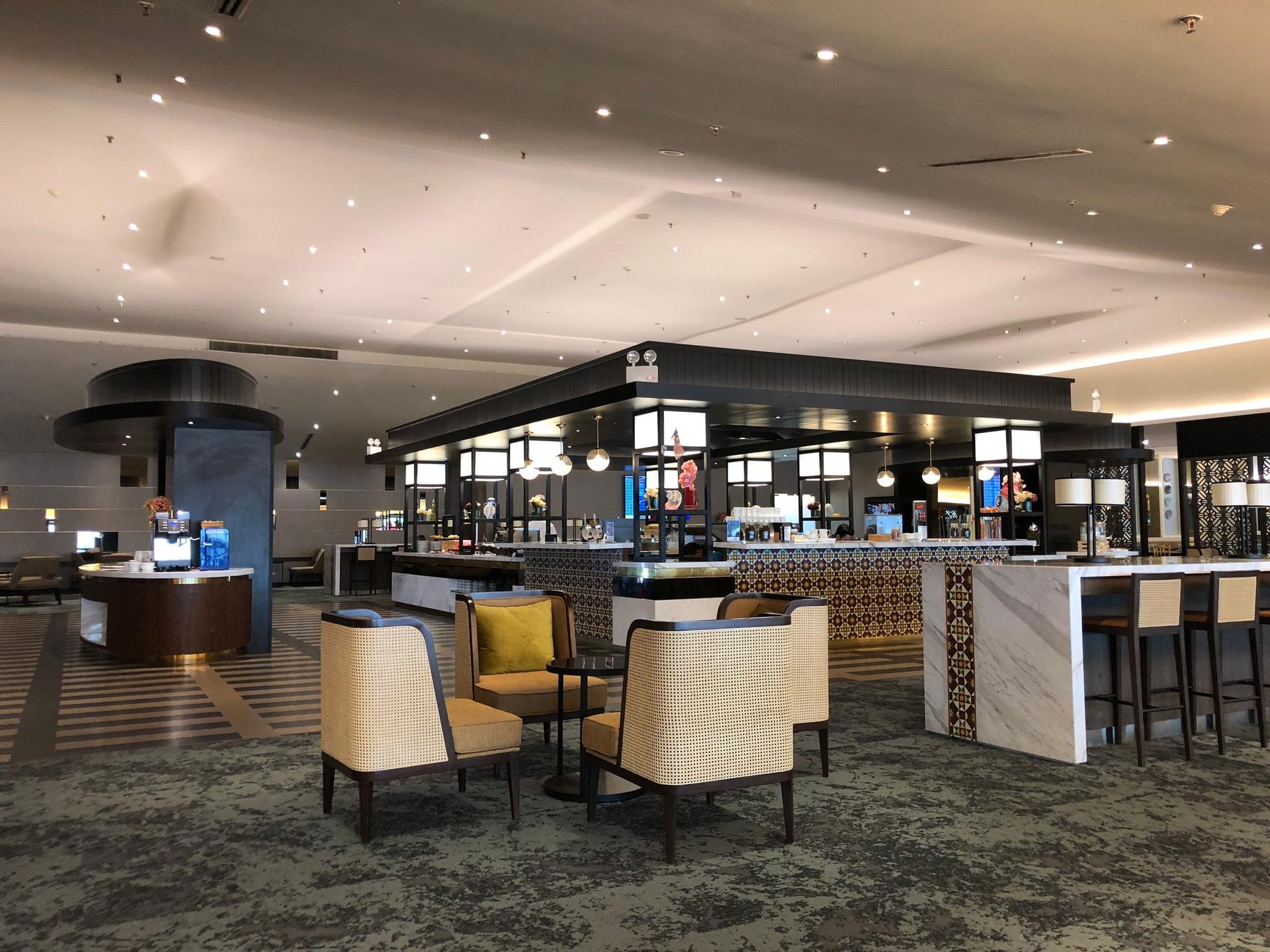 Malaysia Airlines Golden Business Class Lounge image 14 of 27