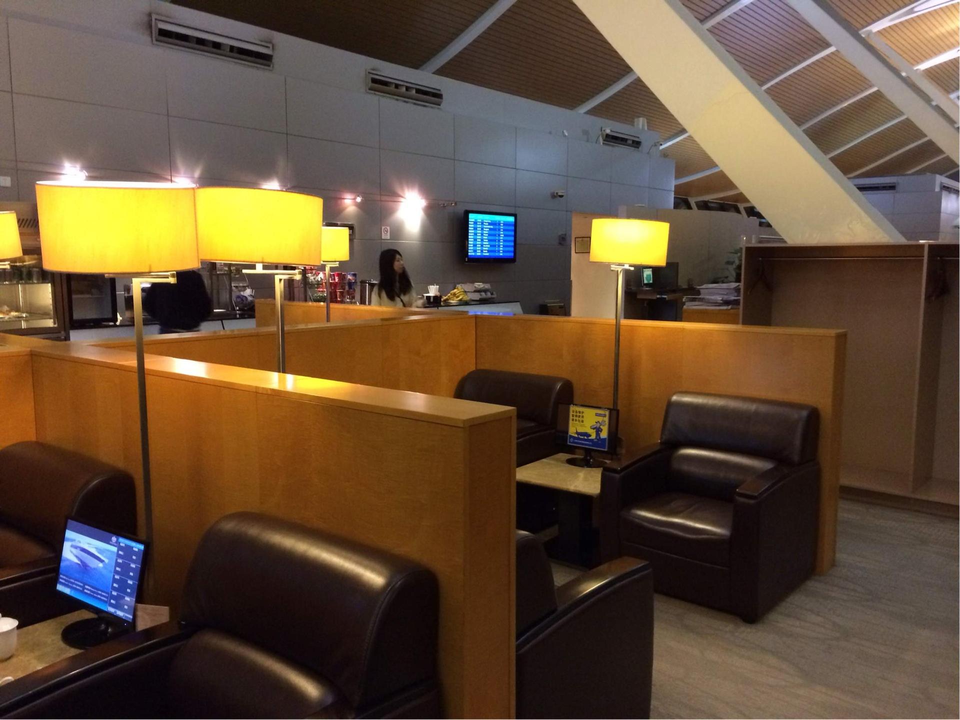 First Class Lounge (No.69) image 8 of 17