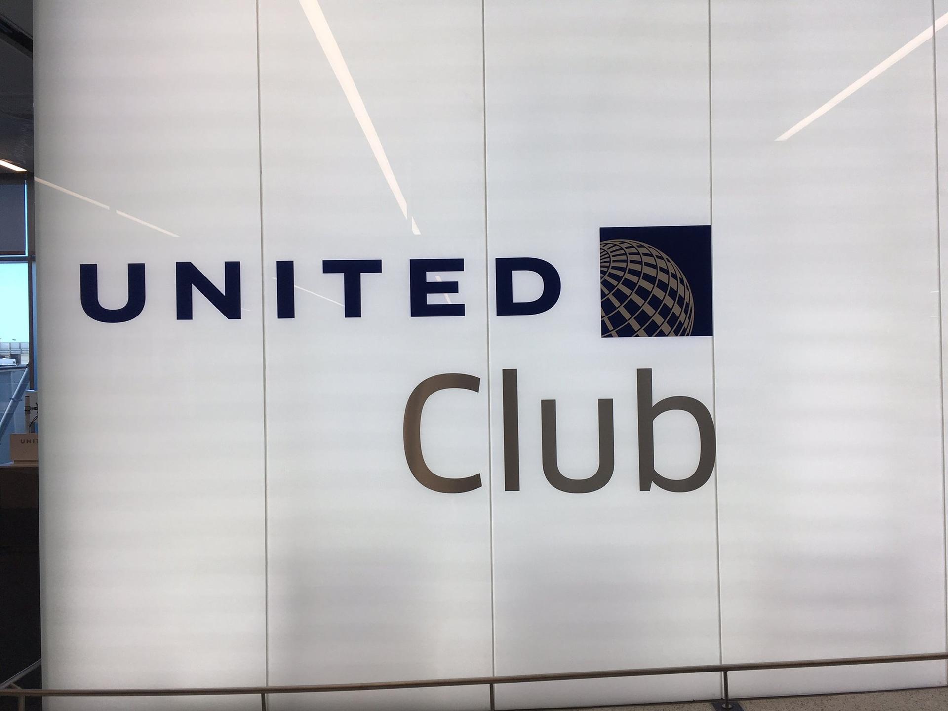 United Airlines United Club (Gate 71A) image 81 of 100