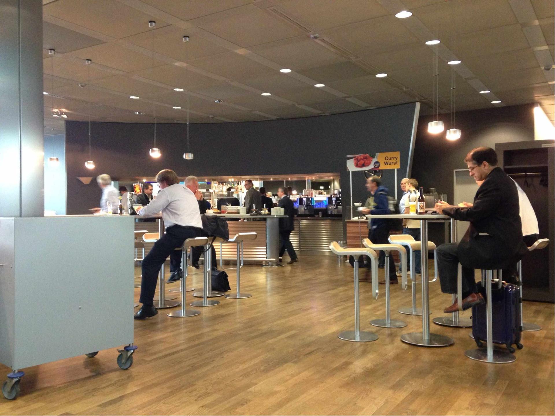 Lufthansa Business Lounge (Non-Schengen) image 1 of 3