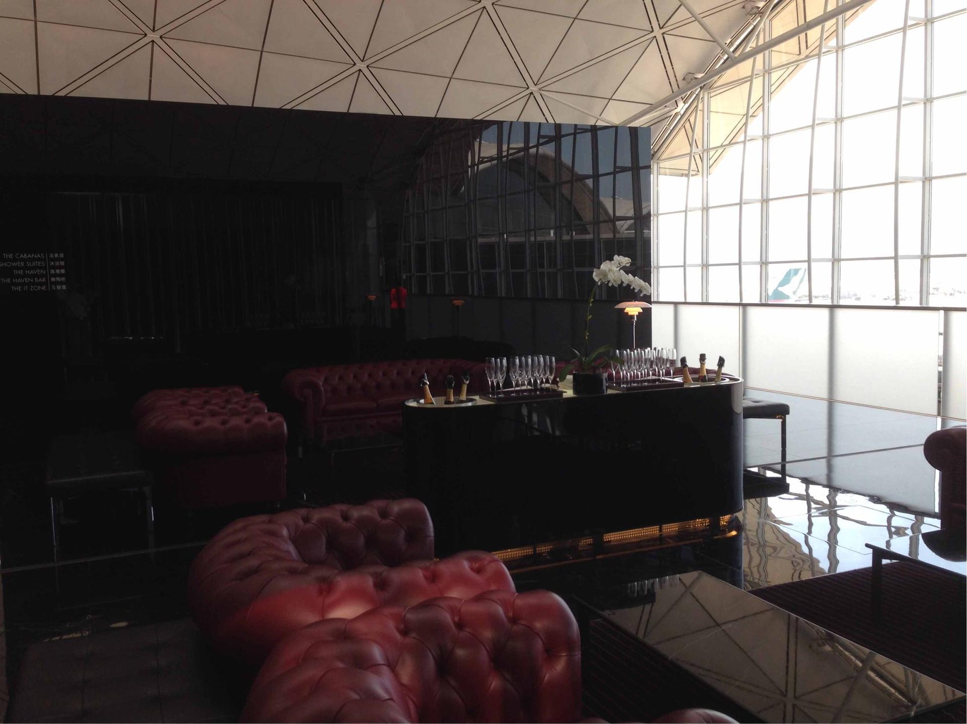Cathay Pacific The Wing First Class Lounge image 58 of 89
