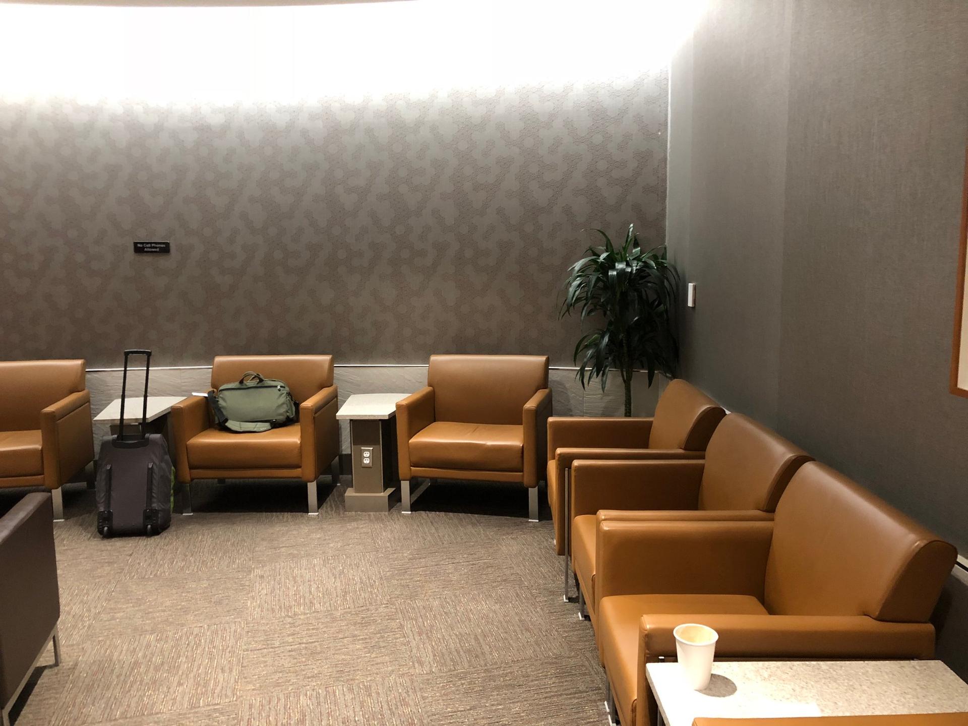 American Airlines Admirals Club image 6 of 12